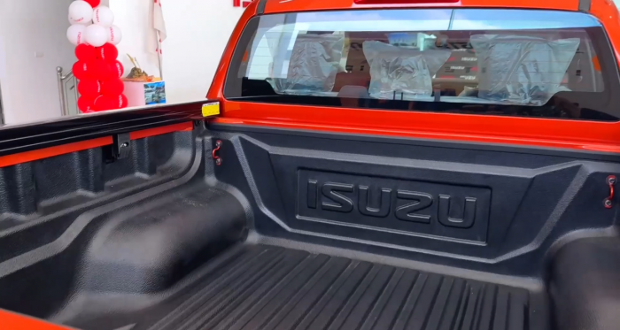 2027 ISUZU D-MAX DOUBLE CAB LS-E 3.0 4WD AT Orange image 3
