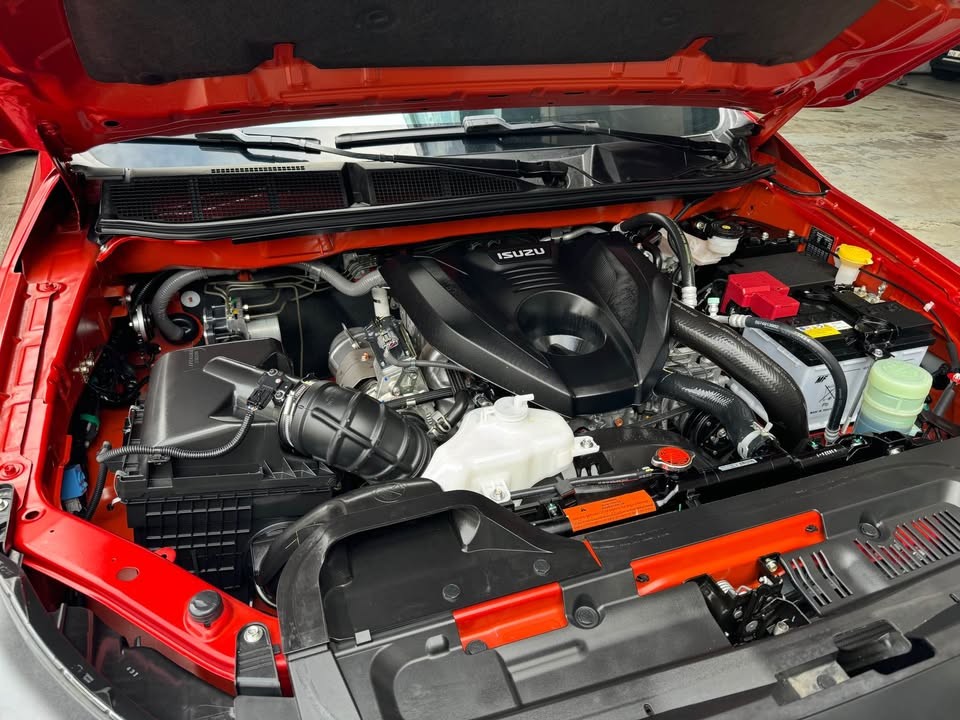 2027 ISUZU D-MAX DOUBLE CAB LS-E 3.0 4WD AT Red image 9