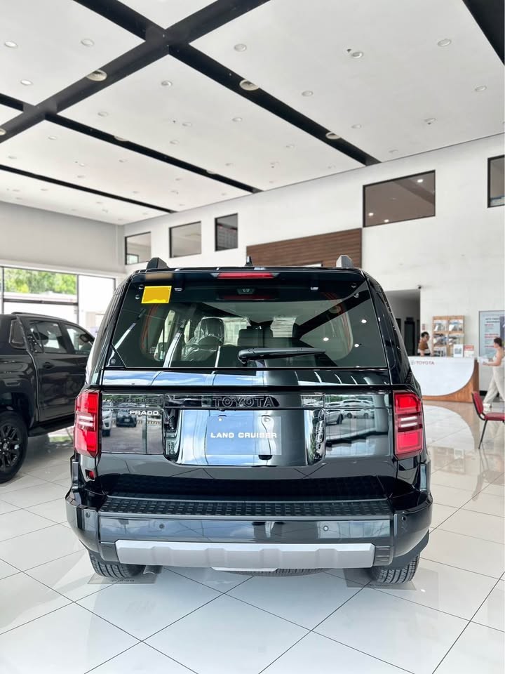 2027 TOYOTA LAND CRUISER PRADO SUV 2.4 4WD AT Black image 3