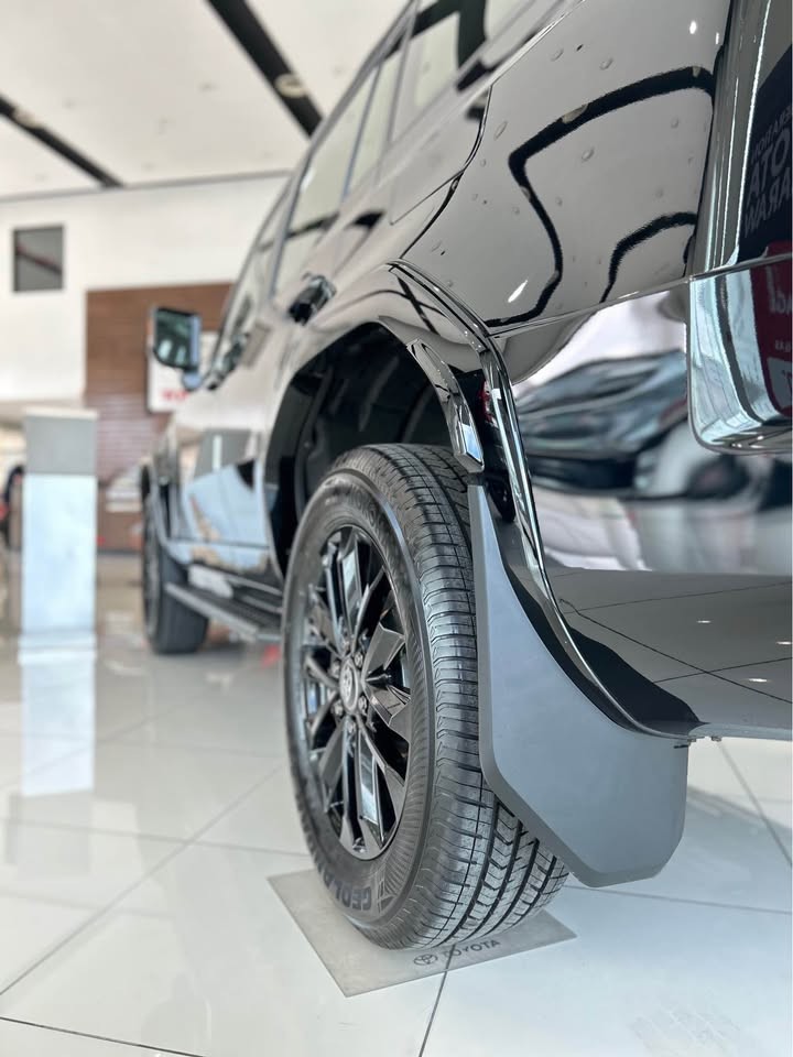 2027 TOYOTA LAND CRUISER PRADO SUV 2.4 4WD AT Black image 4