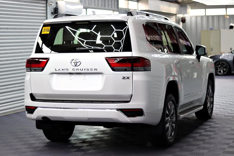 2027 TOYOTA LAND CRUISER SUV ZX 3.3 4WD AT White (A-757) image 5