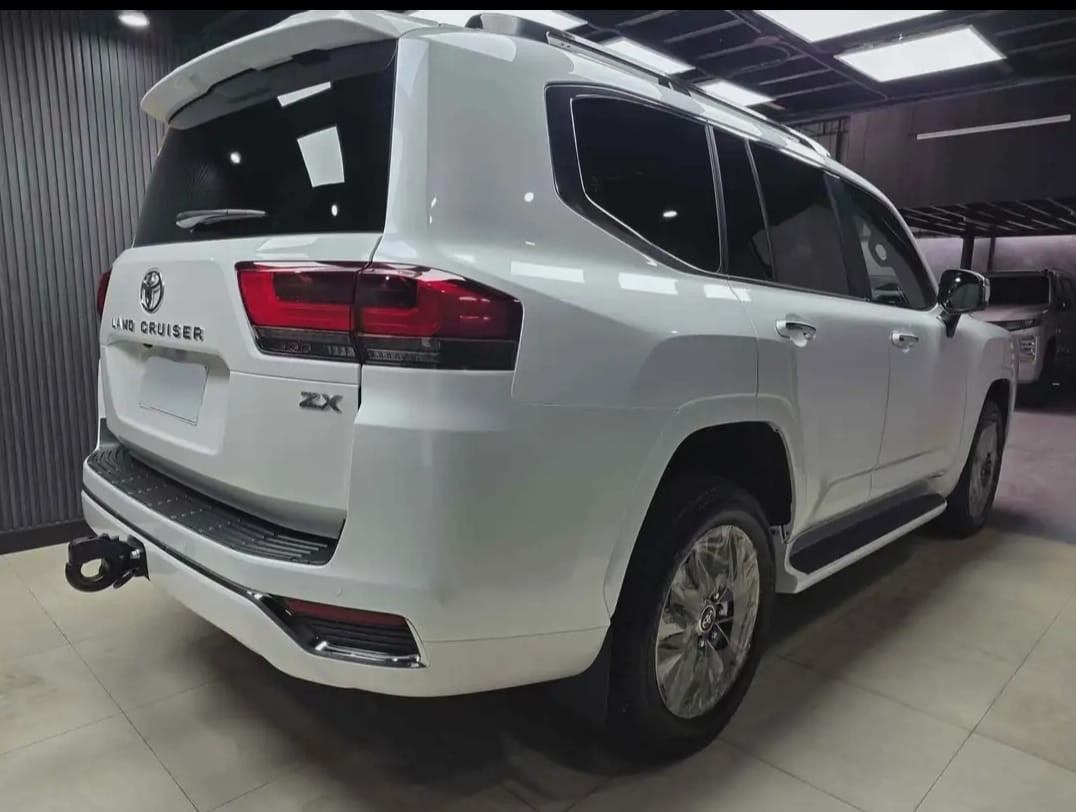 2027 TOYOTA LAND CRUISER SUV ZX 3.3 4WD AT White (Z-910) image 4