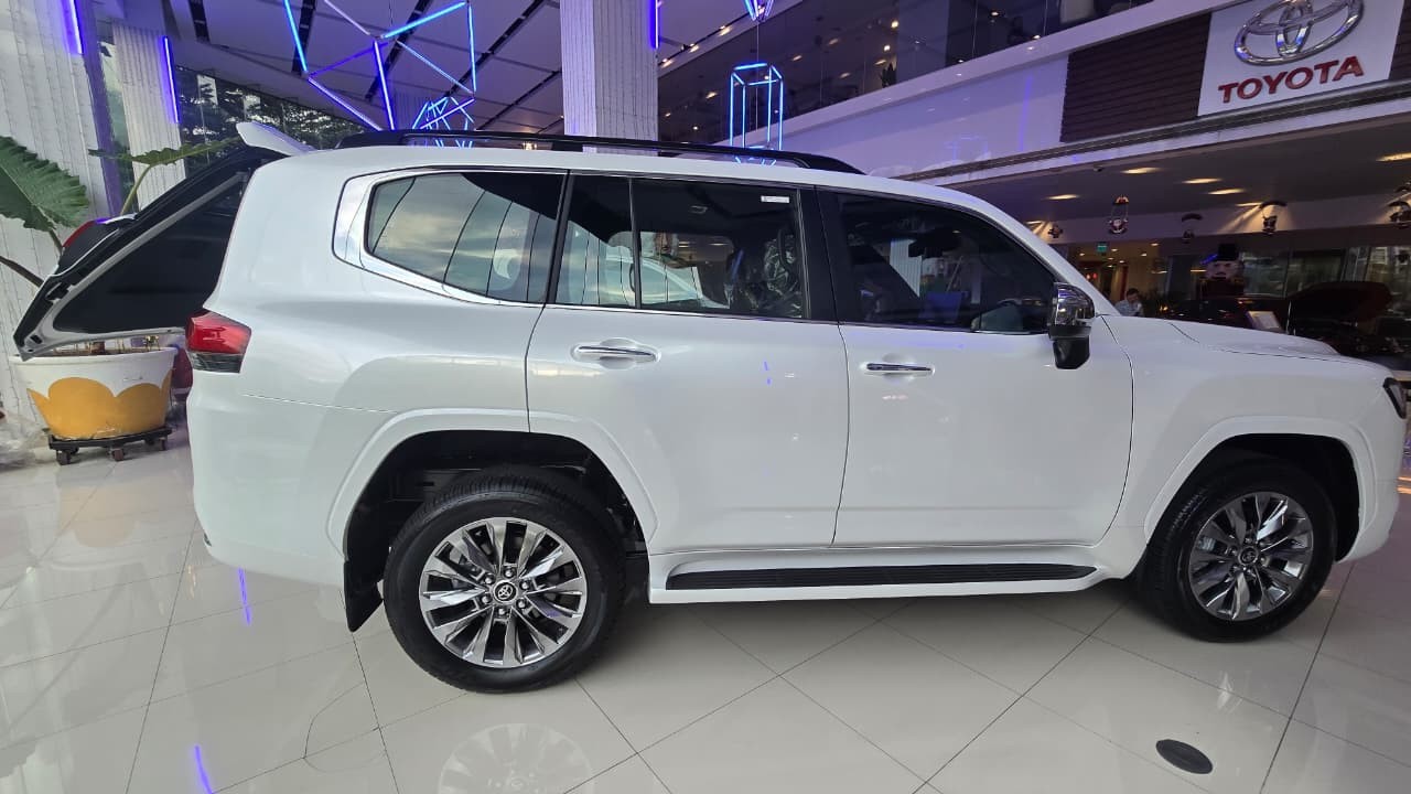 2027 TOYOTA LAND CRUISER SUV ZX 3.3 4WD AT White (Z-911) image 7
