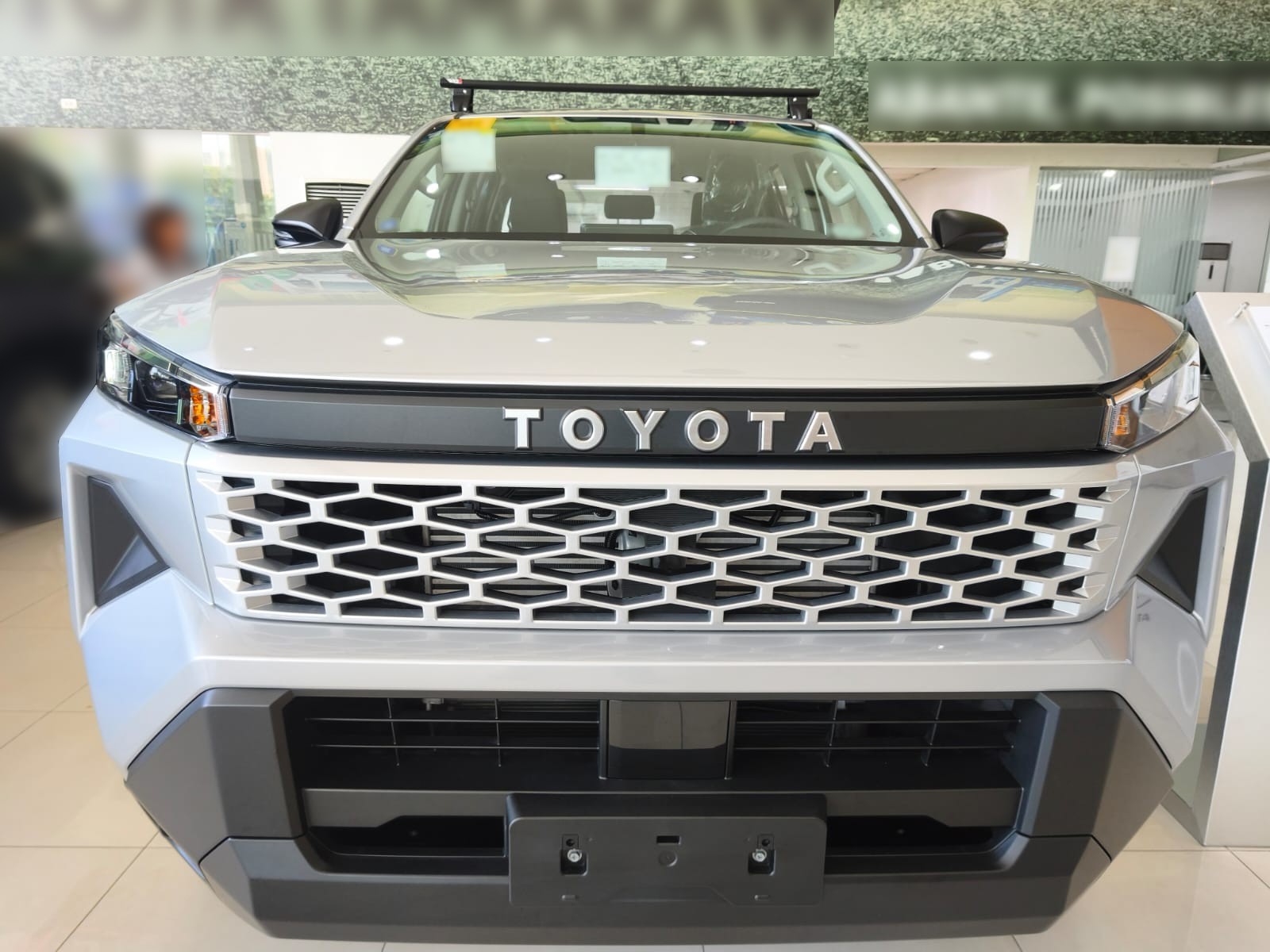 2026 TOYOTA HILUX DOUBLE CAB E 2.8 2WD AT White image 9