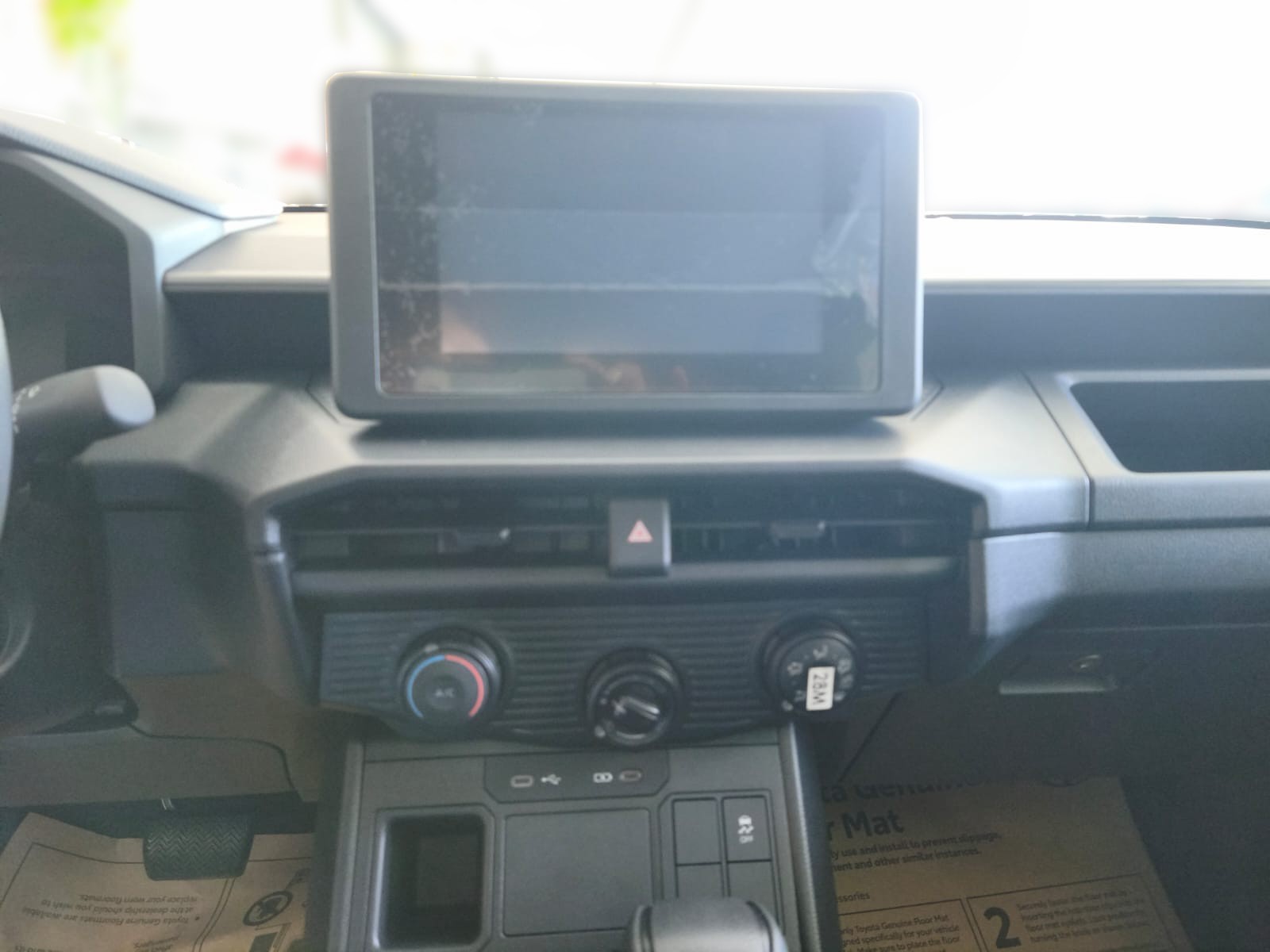 2026 TOYOTA HILUX DOUBLE CAB E 2.8 2WD AT White image 28