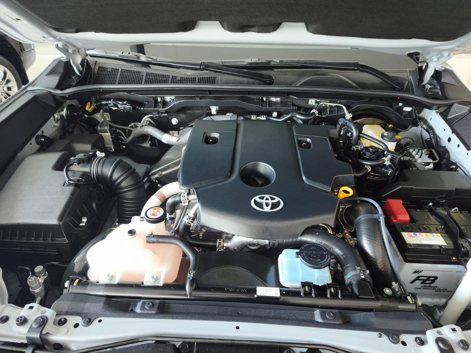 2026 TOYOTA HILUX DOUBLE CAB E 2.8 2WD AT White image 33