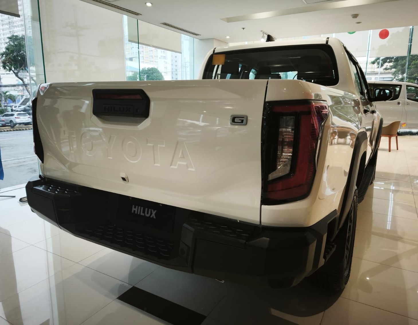 2026 TOYOTA HILUX DOUBLE CAB G 2.8 2WD AT White image 6