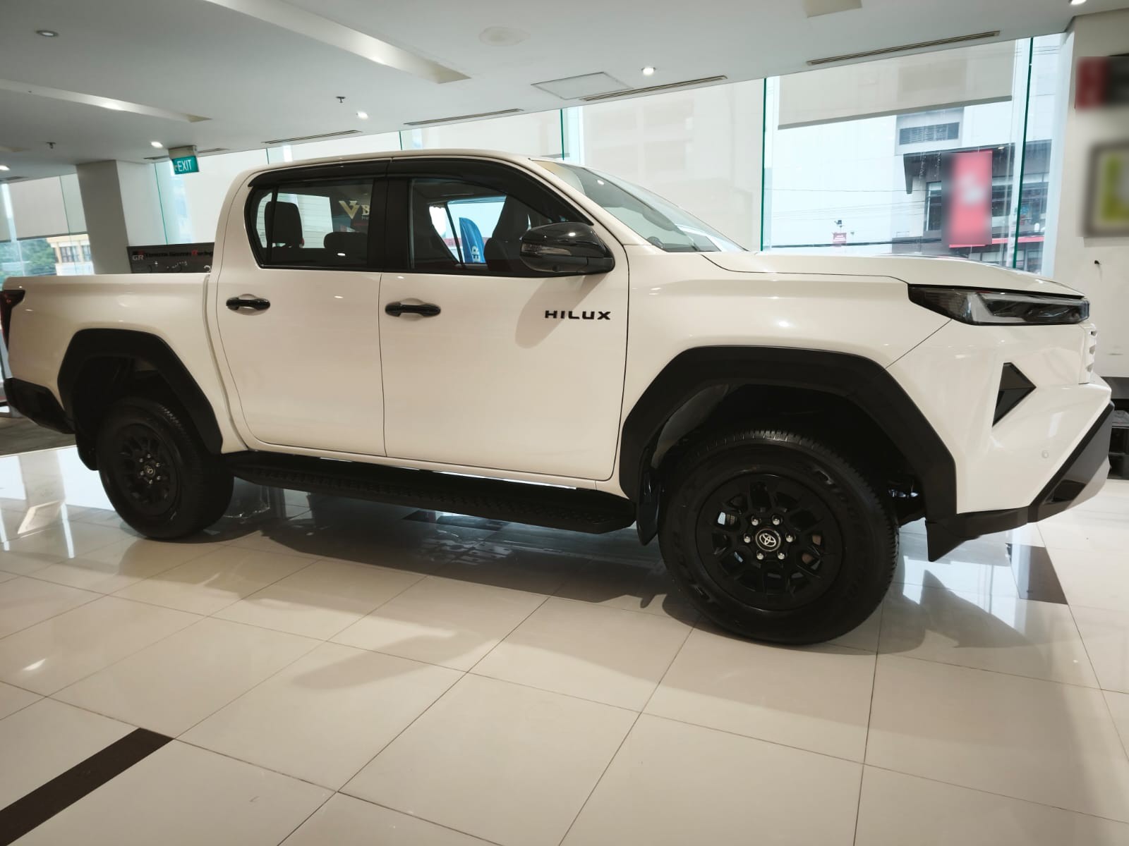 2026 TOYOTA HILUX DOUBLE CAB G 2.8 2WD AT White image 8