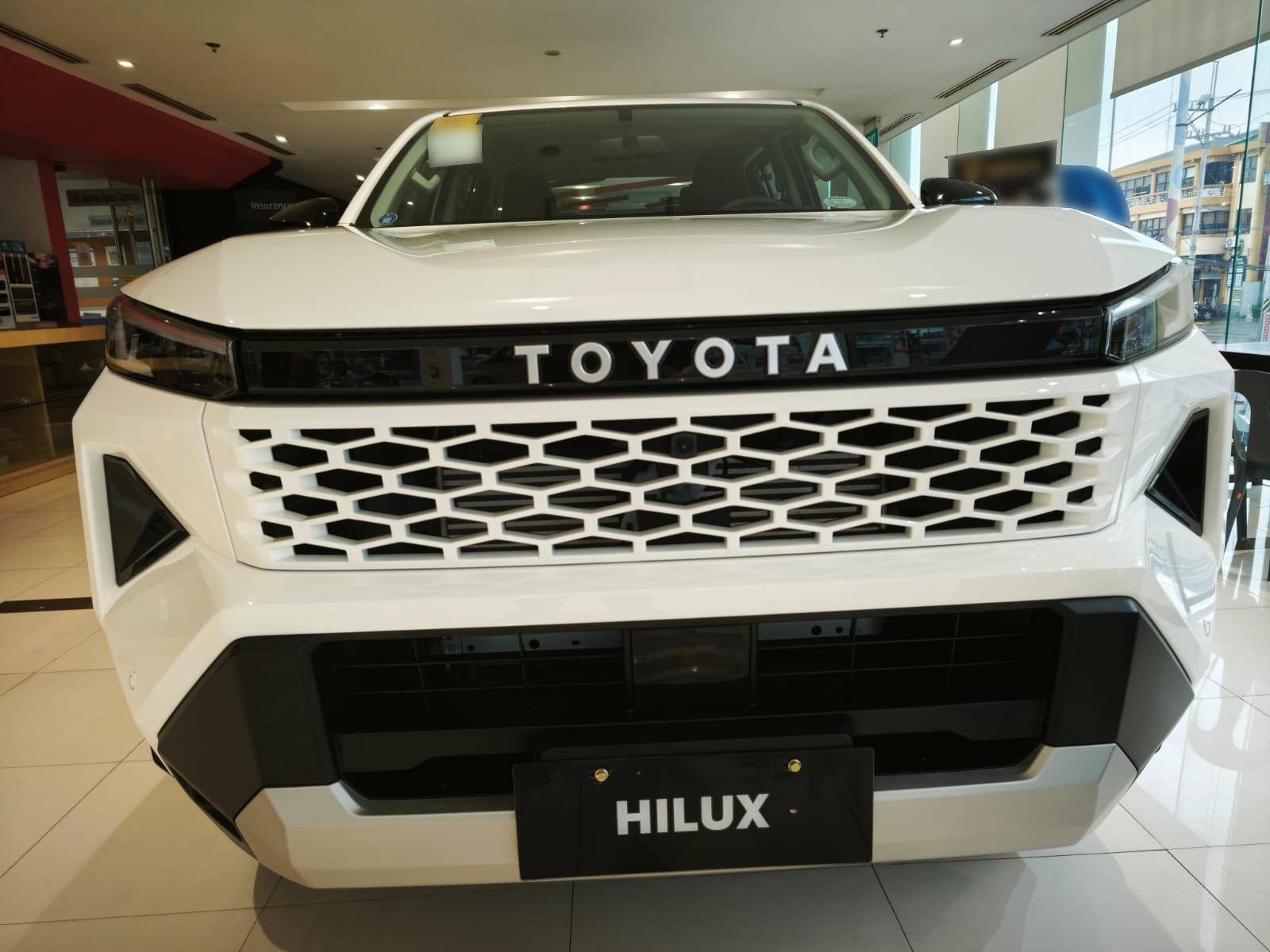 2026 TOYOTA HILUX DOUBLE CAB G 2.8 2WD AT White image 10