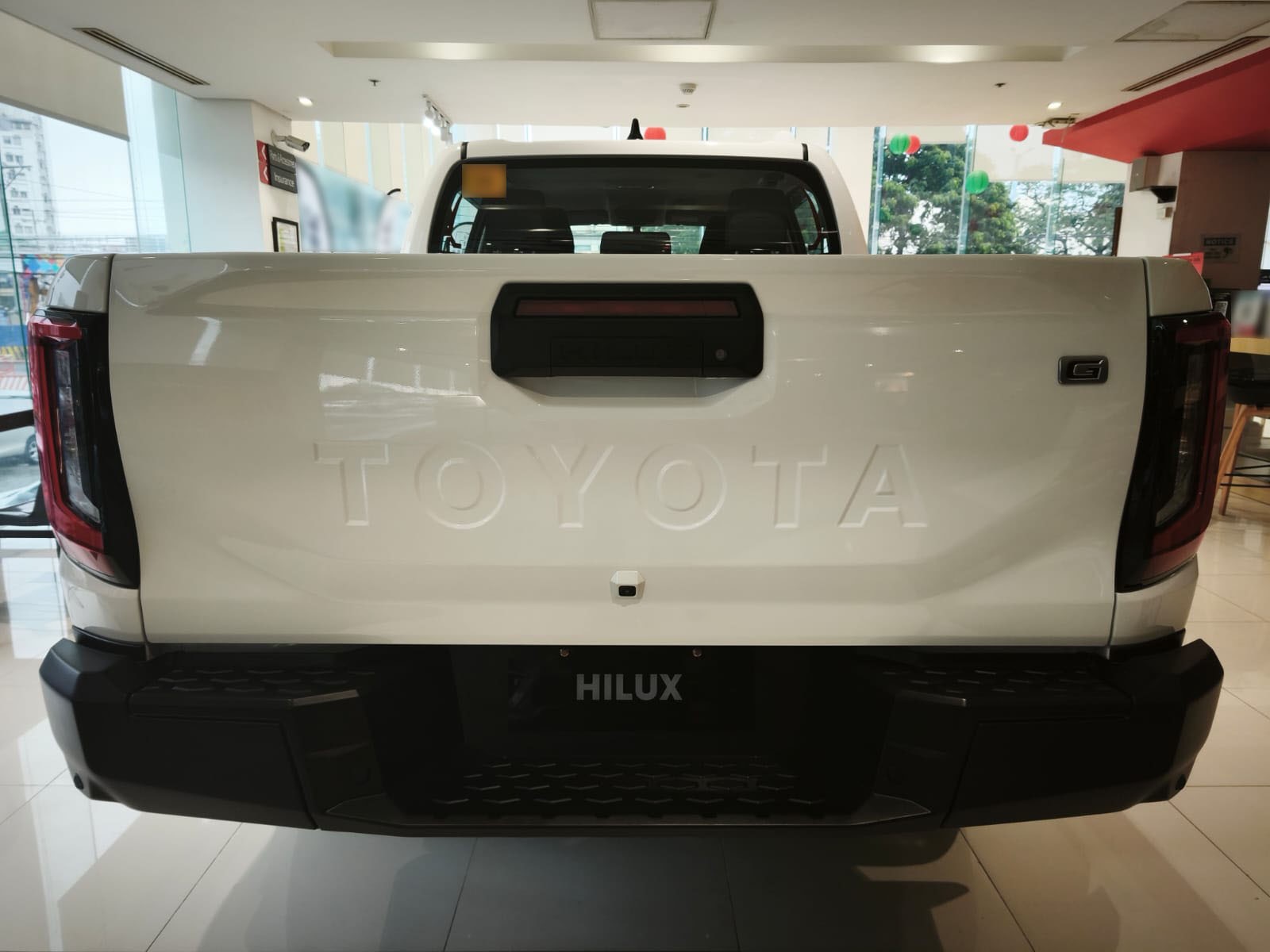 2026 TOYOTA HILUX DOUBLE CAB G 2.8 2WD AT White image 5