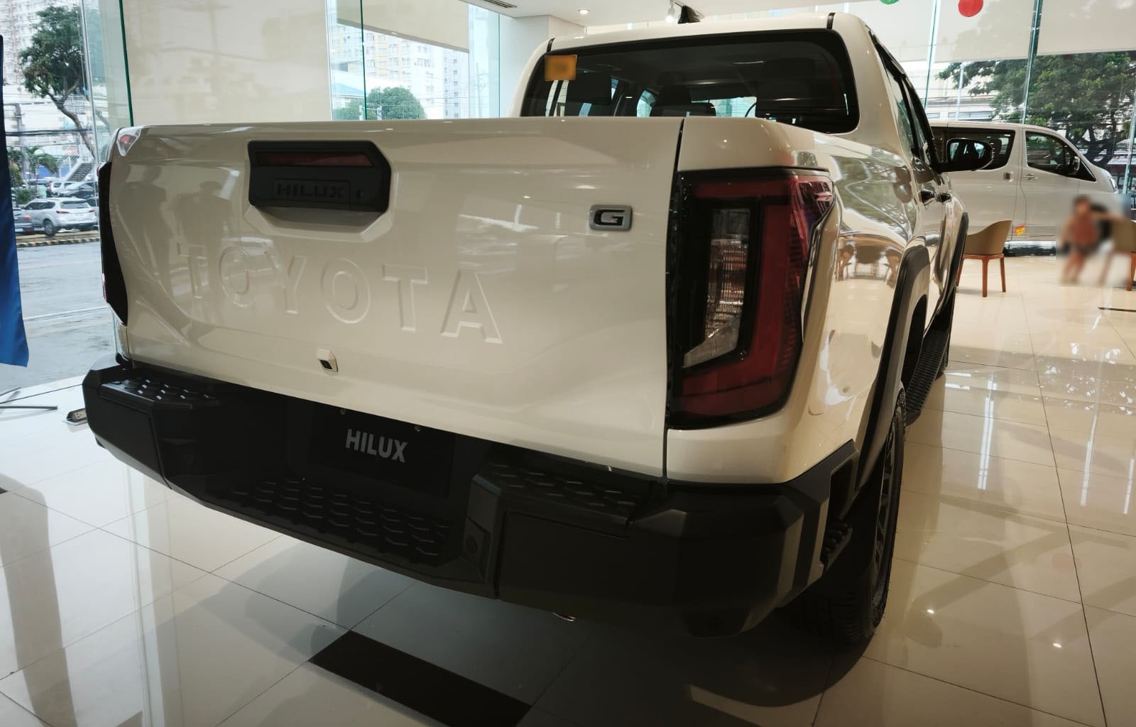 2026 TOYOTA HILUX DOUBLE CAB G 2.8 2WD AT White image 6