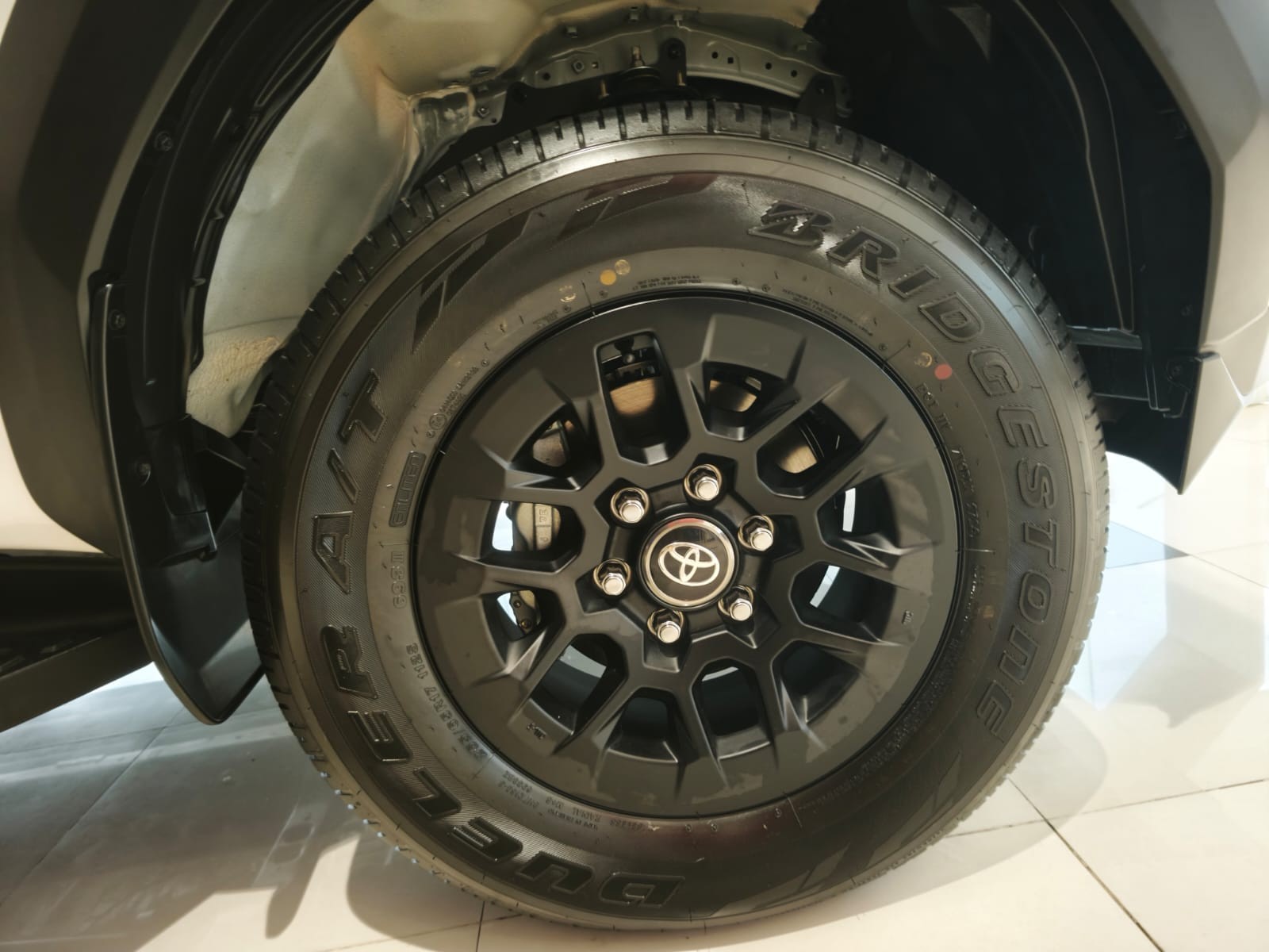 2026 TOYOTA HILUX DOUBLE CAB G 2.8 2WD AT White image 13