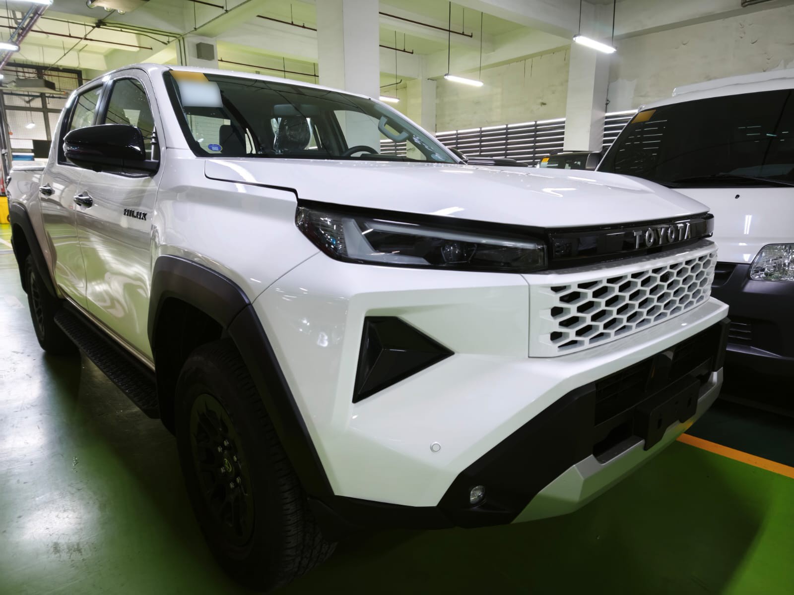 2026 TOYOTA HILUX DOUBLE CAB E 2.8 4WD MT White image 9
