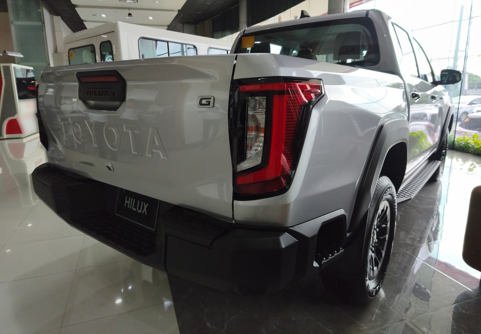 2026 TOYOTA HILUX DOUBLE CAB G 2.8 2WD AT Silver image 6