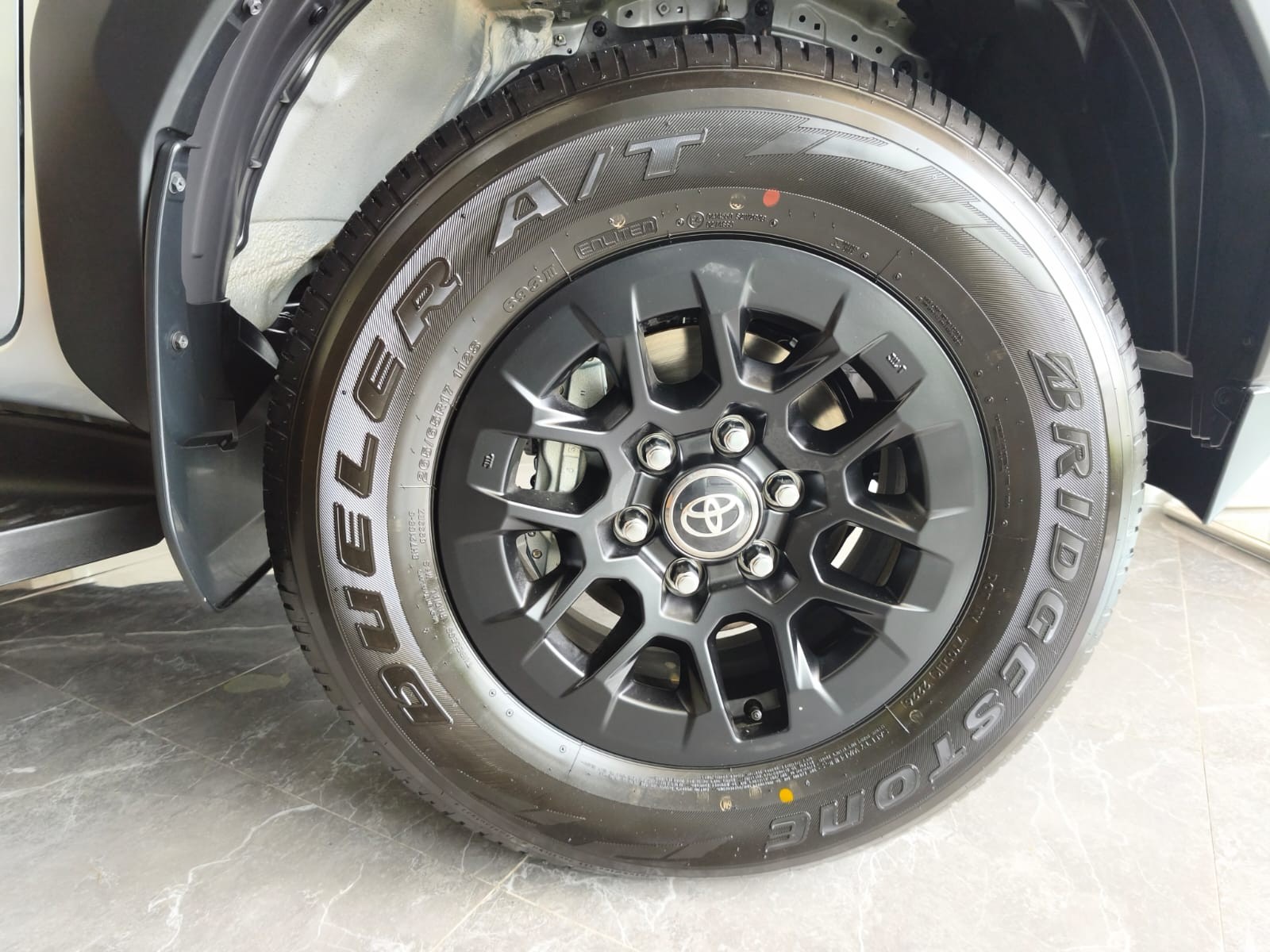 2026 TOYOTA HILUX DOUBLE CAB G 2.8 2WD AT Silver image 14