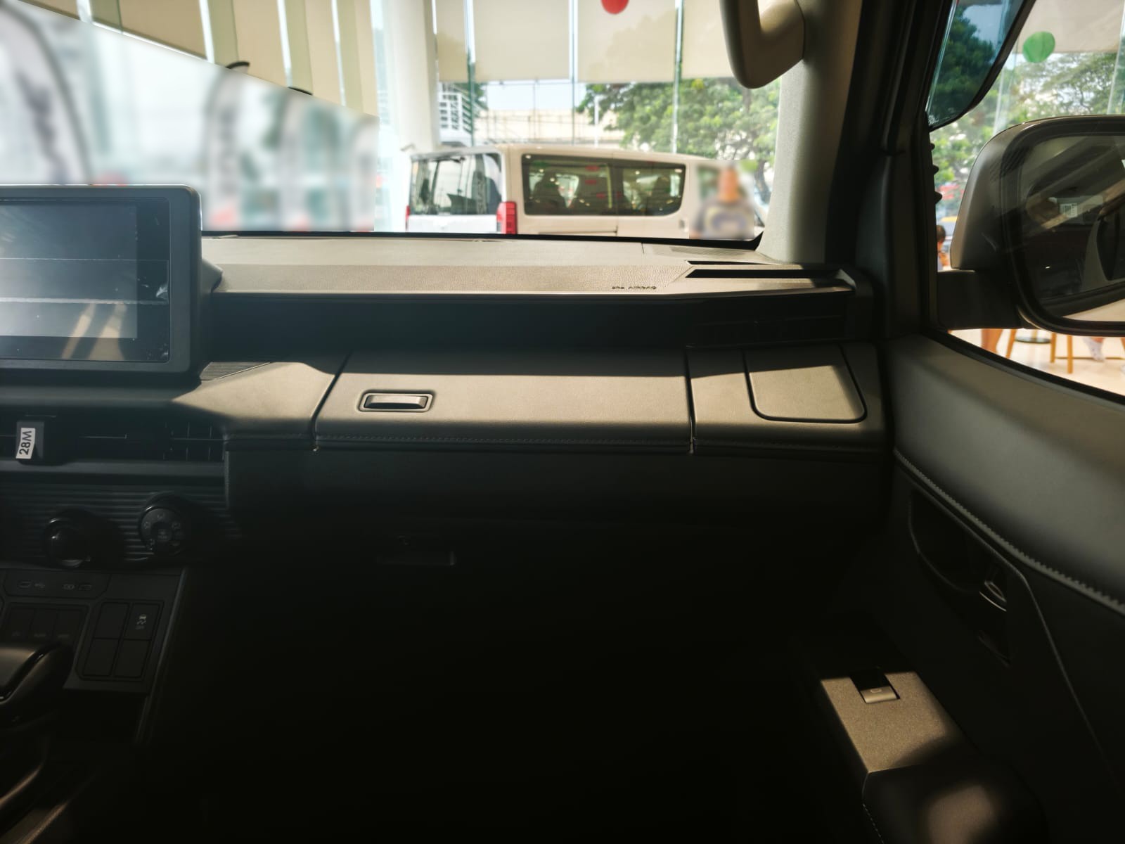 2026 TOYOTA HILUX DOUBLE CAB G 2.8 2WD AT White image 30