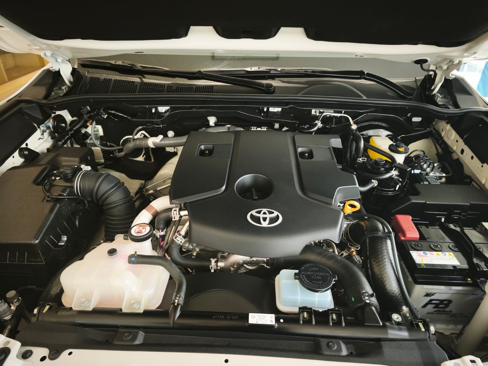 2026 TOYOTA HILUX DOUBLE CAB G 2.8 2WD AT White image 32