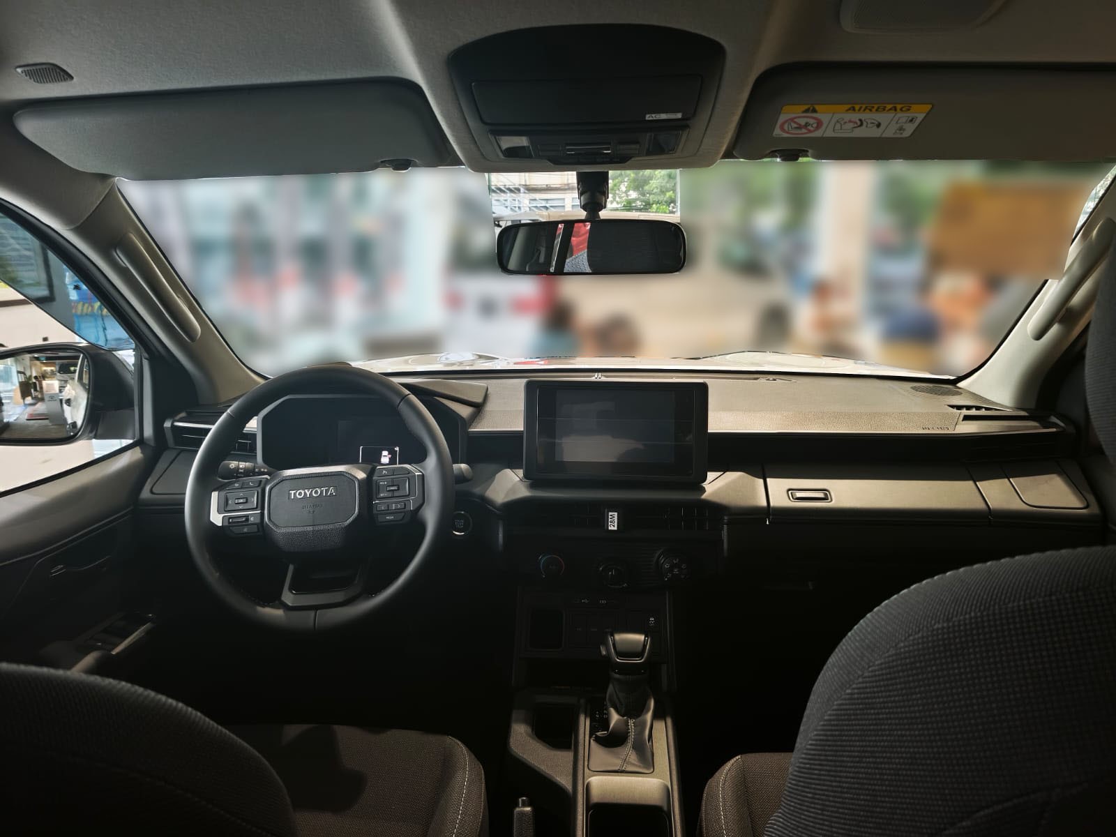 2026 TOYOTA HILUX DOUBLE CAB G 2.8 2WD AT White image 28
