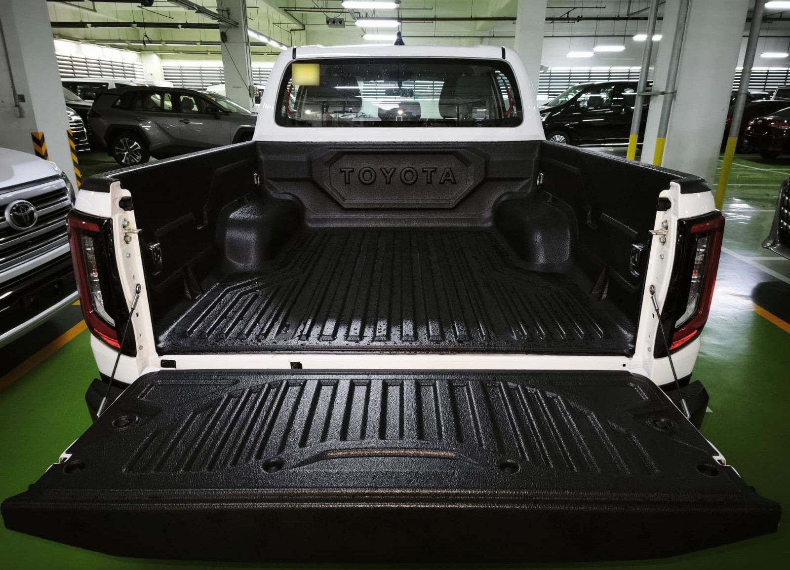 2026 TOYOTA HILUX DOUBLE CAB E 2.8 4WD MT White image 25