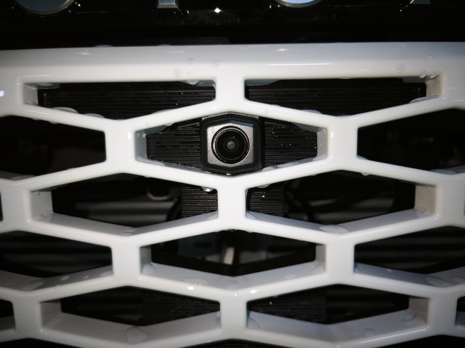 2026 TOYOTA HILUX DOUBLE CAB E 2.8 4WD MT White image 34