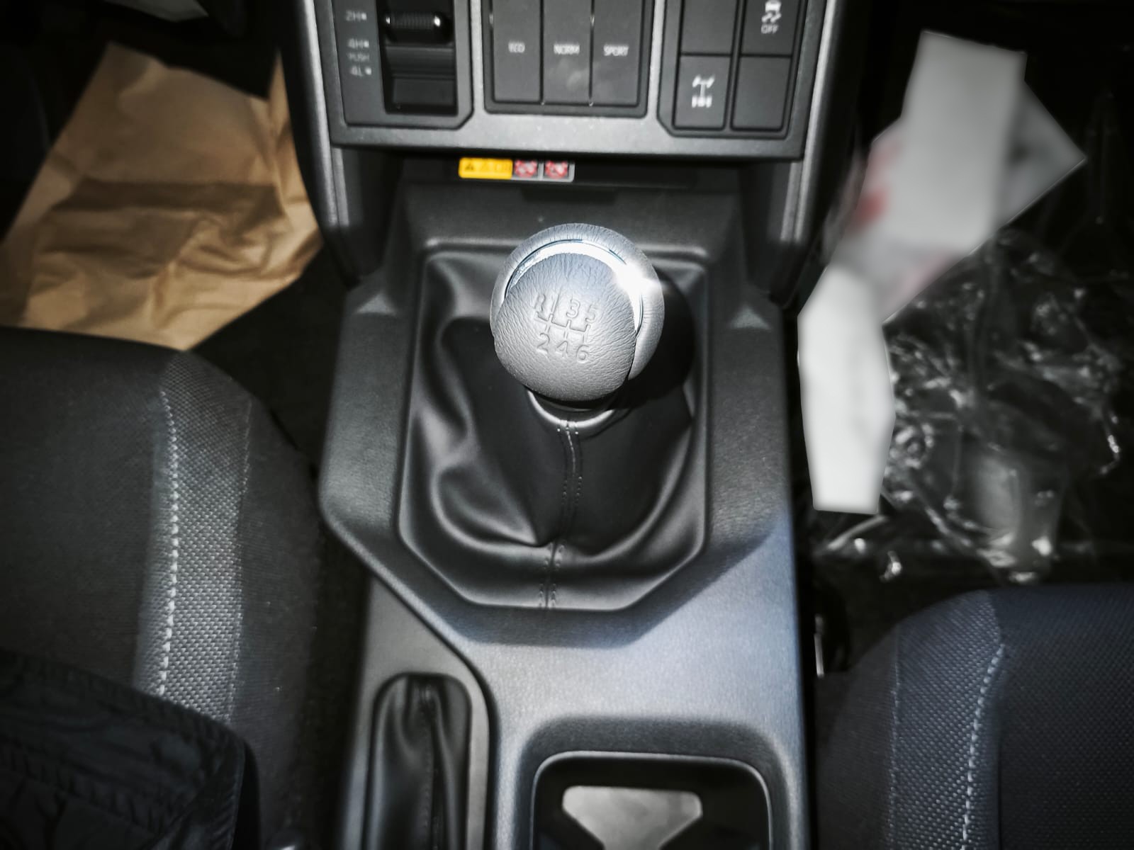 2026 TOYOTA HILUX DOUBLE CAB E 2.8 4WD MT White image 35