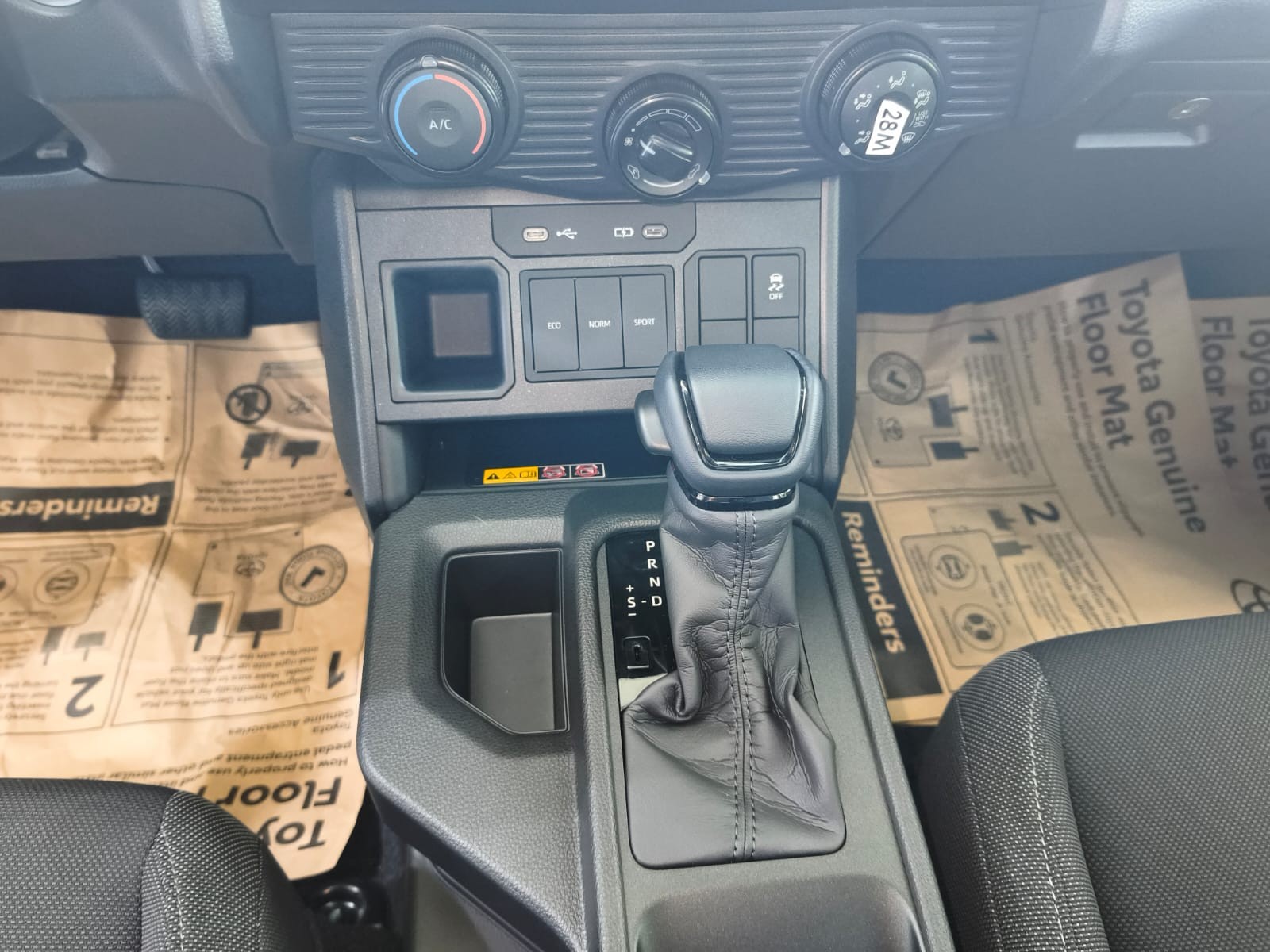 2026 TOYOTA HILUX DOUBLE CAB G 2.8 2WD AT Silver image 30