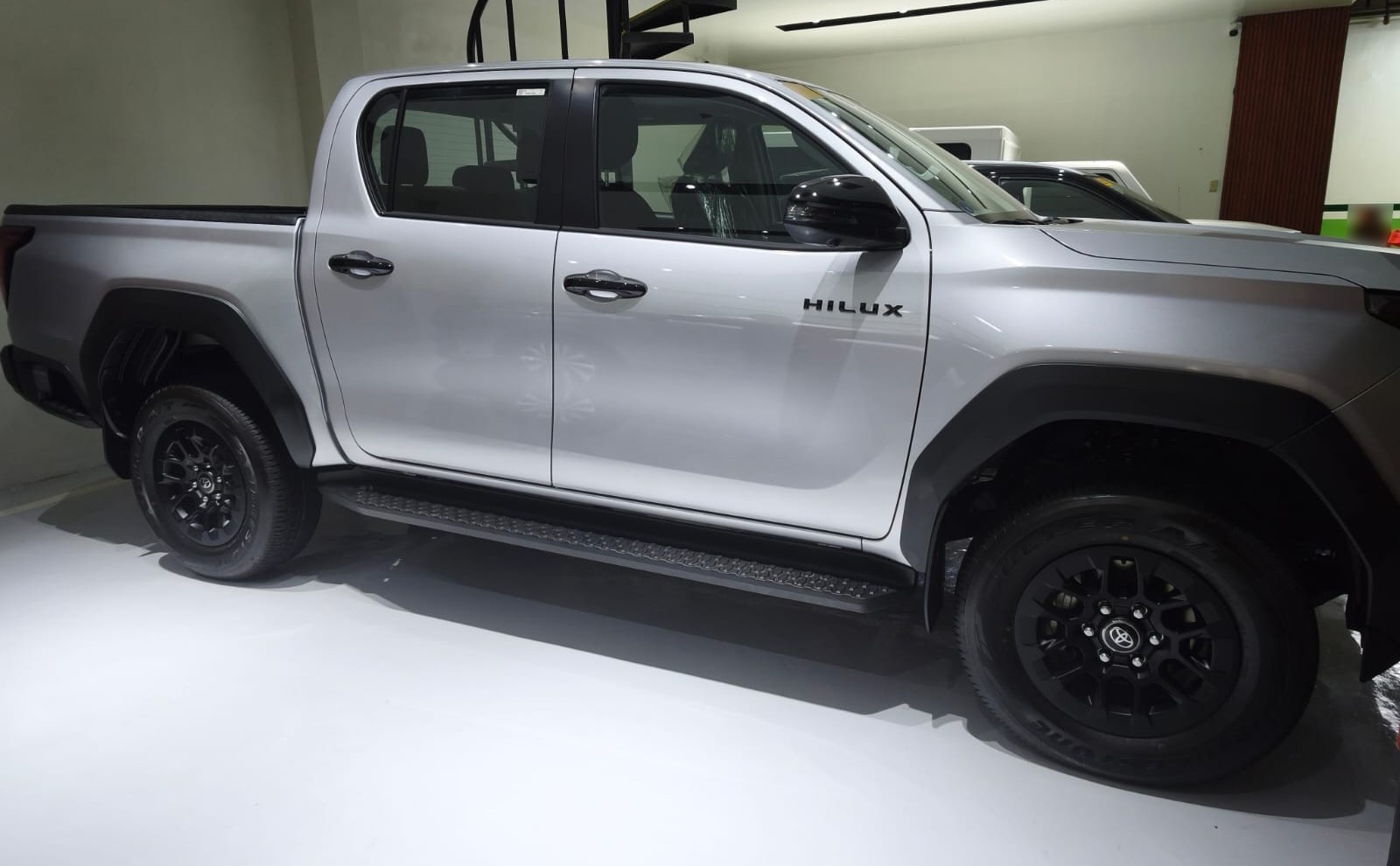 2026 TOYOTA HILUX DOUBLE CAB E 2.8 4WD MT Silver image 8