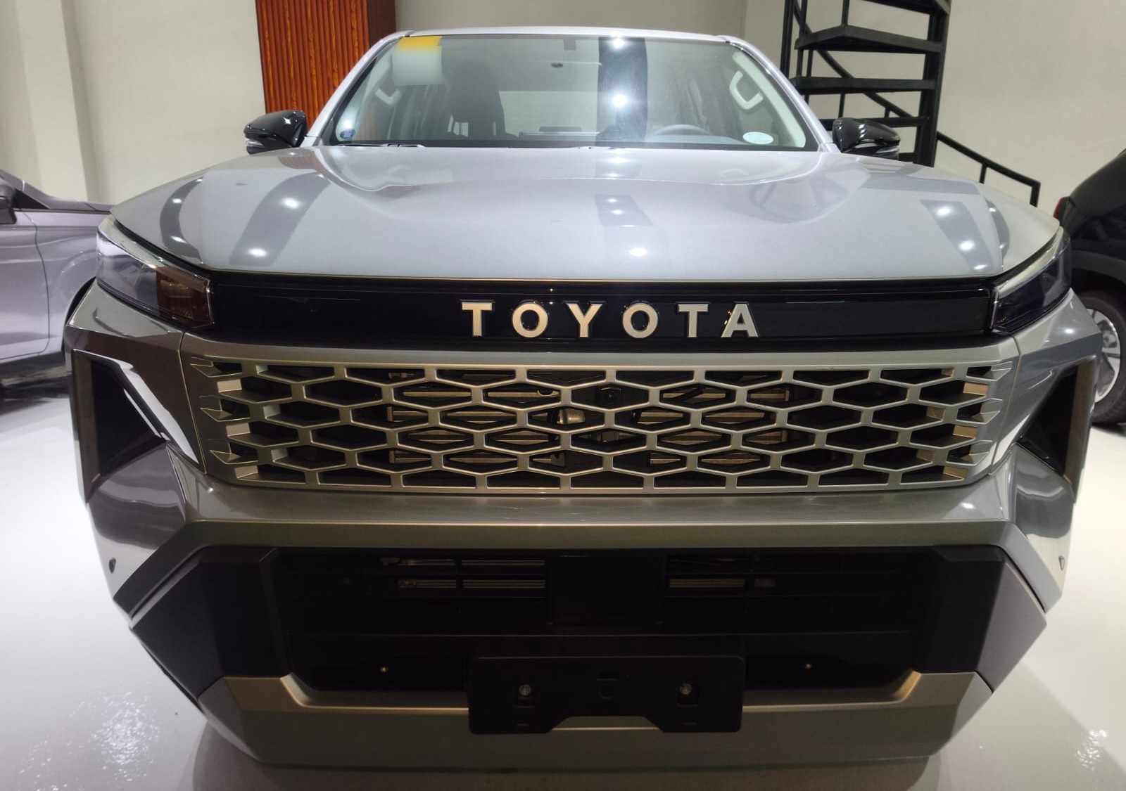 2026 TOYOTA HILUX DOUBLE CAB E 2.8 4WD MT Silver image 10