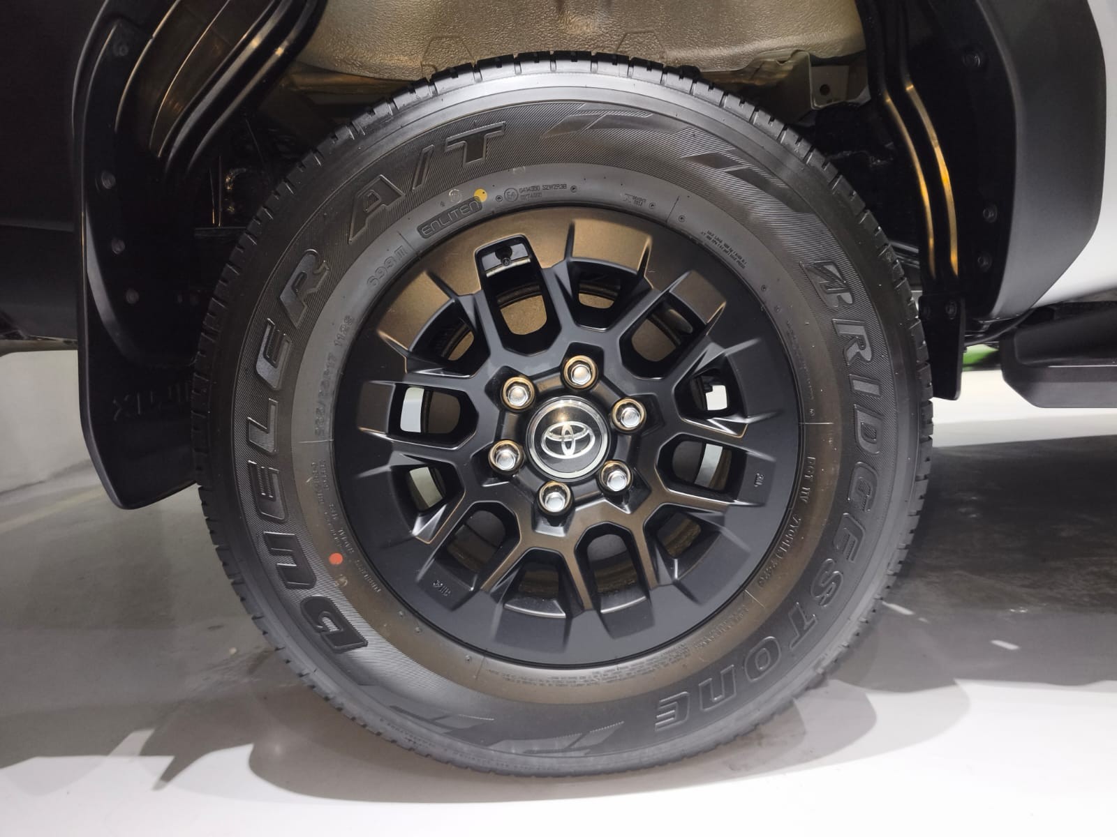 2026 TOYOTA HILUX DOUBLE CAB E 2.8 4WD MT Silver image 12