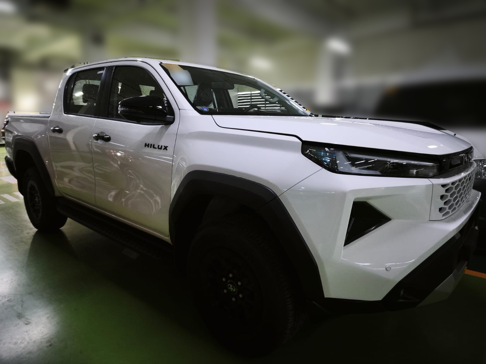 2026 TOYOTA HILUX DOUBLE CAB E 2.8 4WD MT White image 8