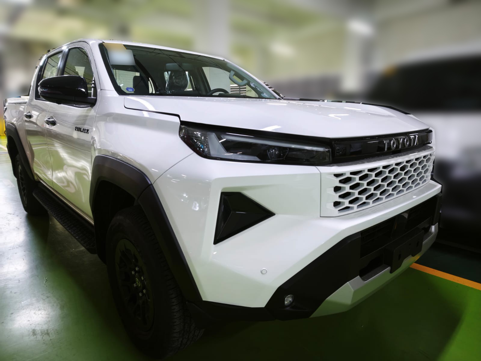 2026 TOYOTA HILUX DOUBLE CAB E 2.8 4WD MT White image 9