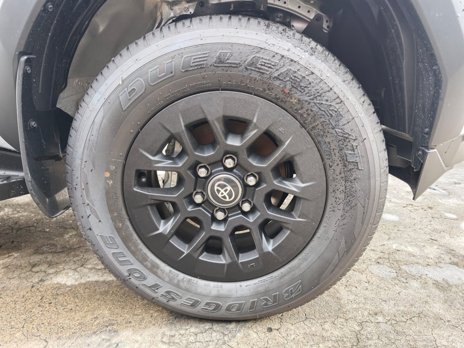 2026 TOYOTA HILUX DOUBLE CAB E 2.8 4WD MT Silver image 12