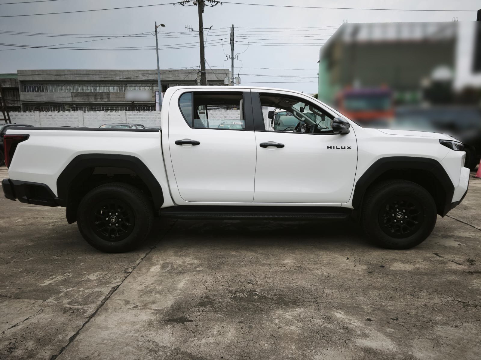 2026 TOYOTA HILUX DOUBLE CAB E 2.8 4WD MT White image 6