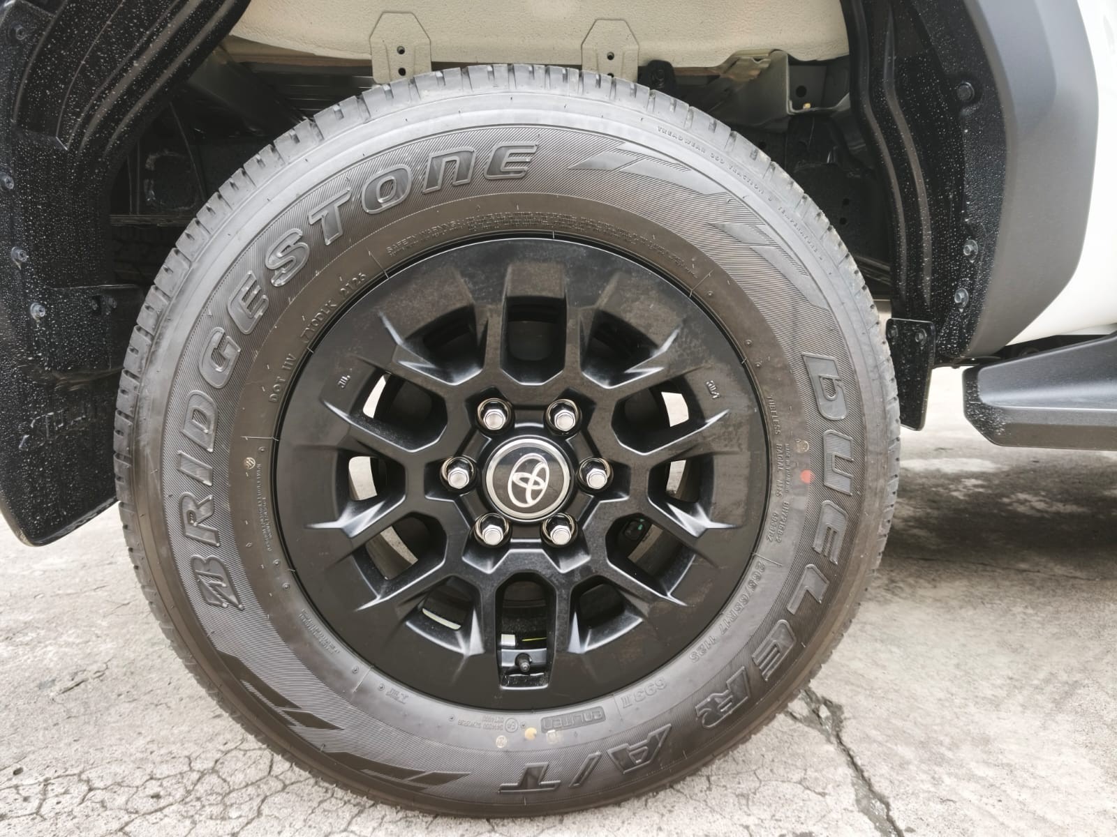 2026 TOYOTA HILUX DOUBLE CAB E 2.8 4WD MT White image 11