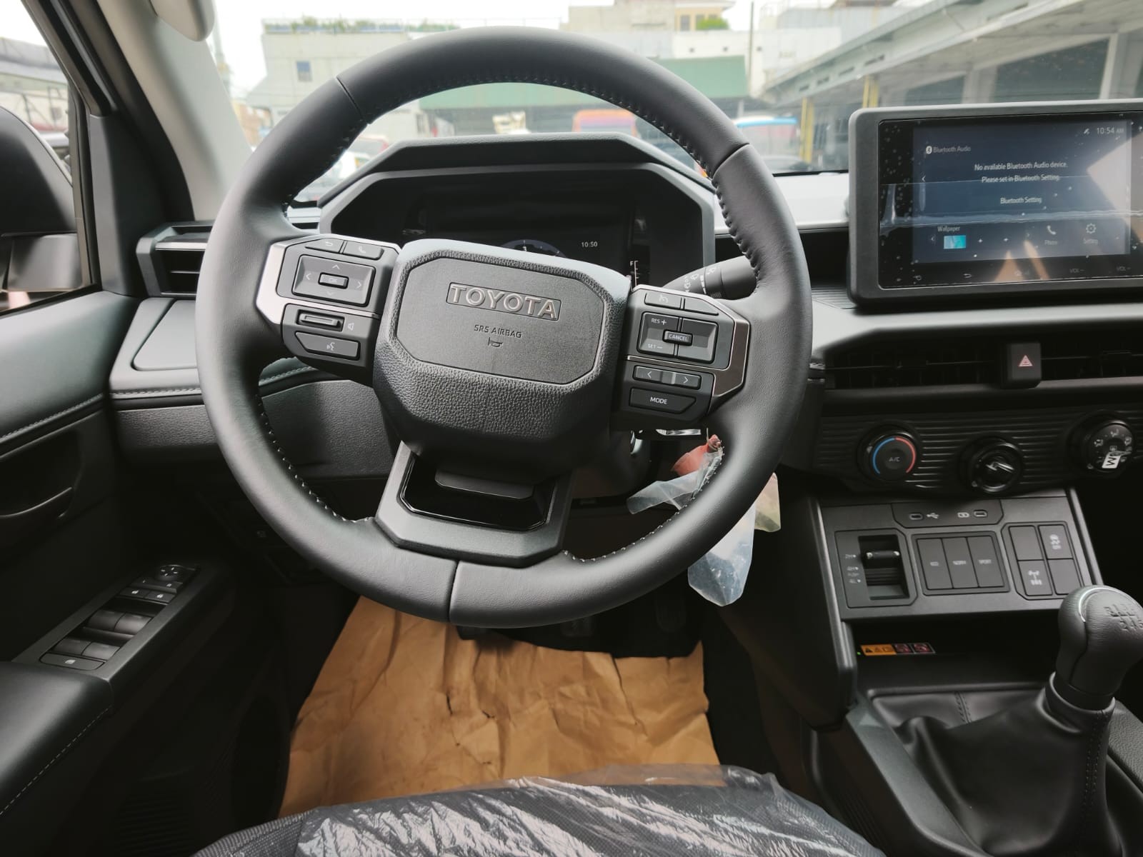 2026 TOYOTA HILUX DOUBLE CAB E 2.8 4WD MT White image 19