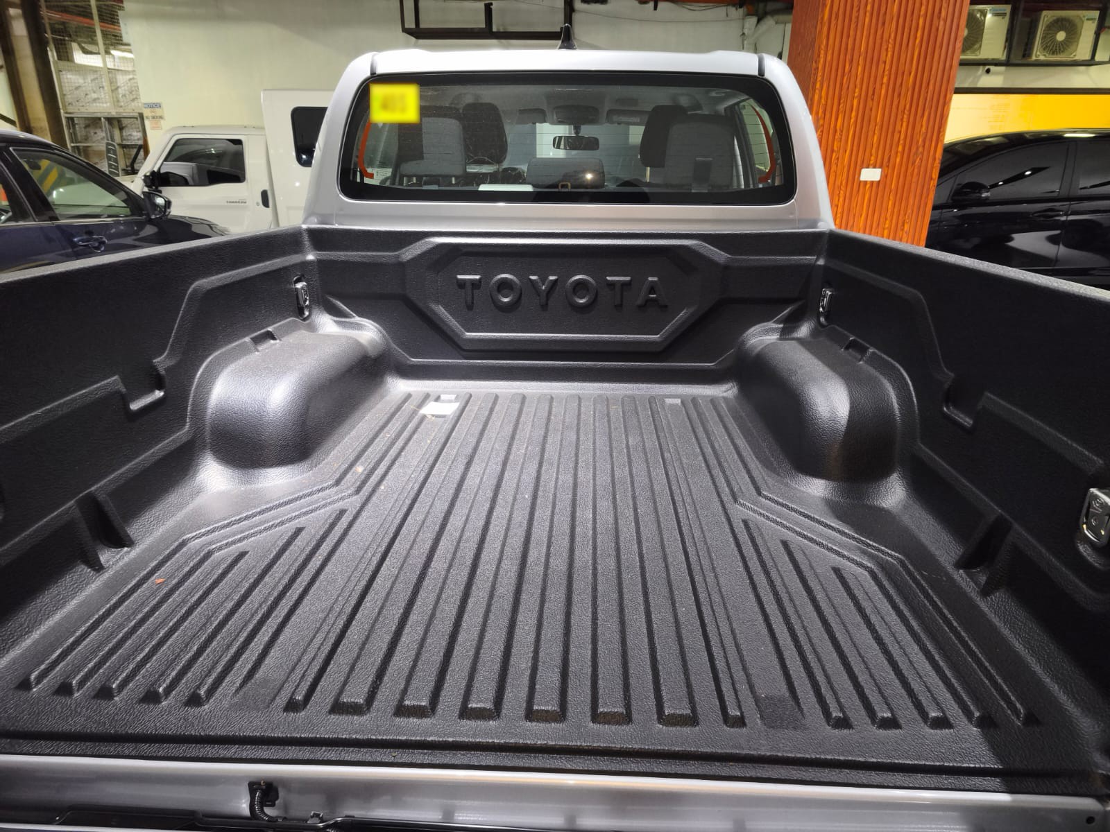 2026 TOYOTA HILUX DOUBLE CAB E 2.8 4WD MT Silver image 28