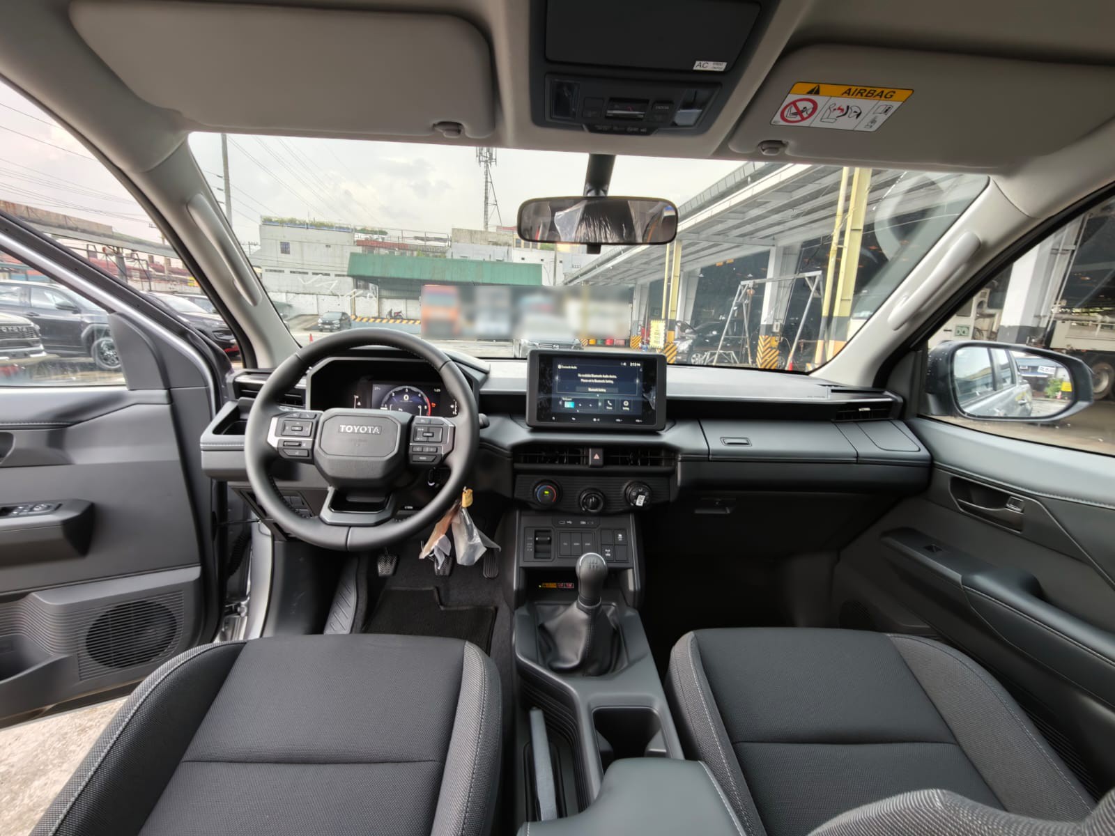 2026 TOYOTA HILUX DOUBLE CAB E 2.8 4WD MT Silver image 21
