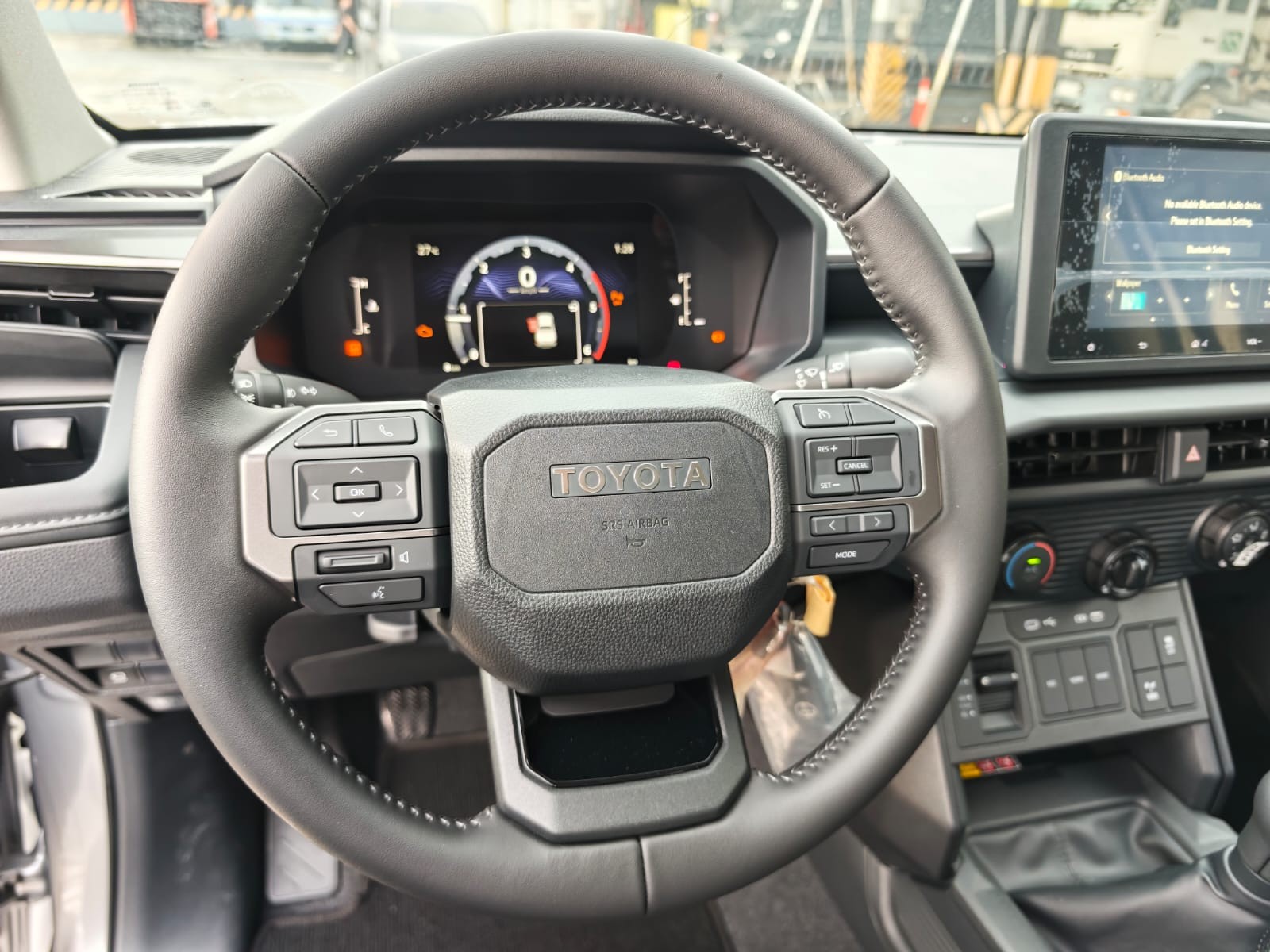 2026 TOYOTA HILUX DOUBLE CAB E 2.8 4WD MT Silver image 22