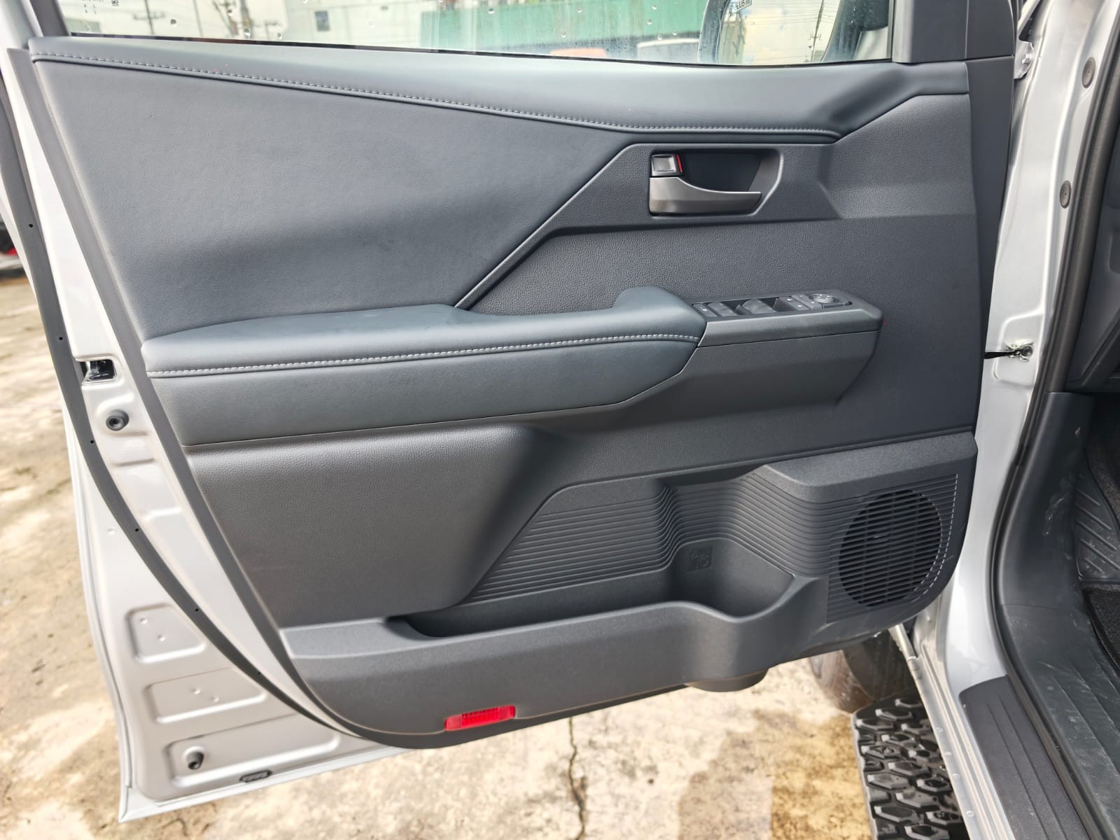 2026 TOYOTA HILUX DOUBLE CAB E 2.8 4WD MT Silver image 28