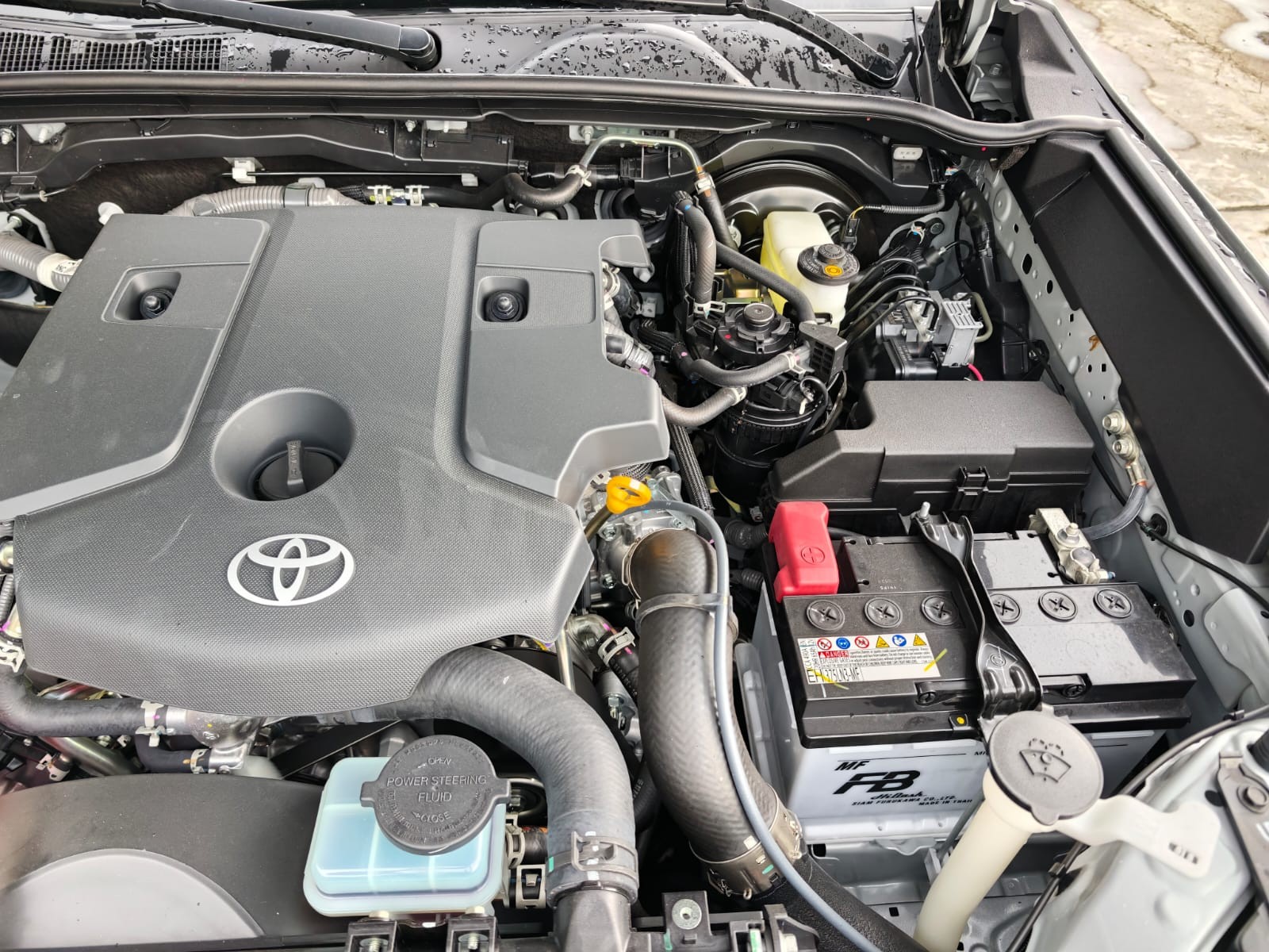 2026 TOYOTA HILUX DOUBLE CAB E 2.8 4WD MT Silver image 32