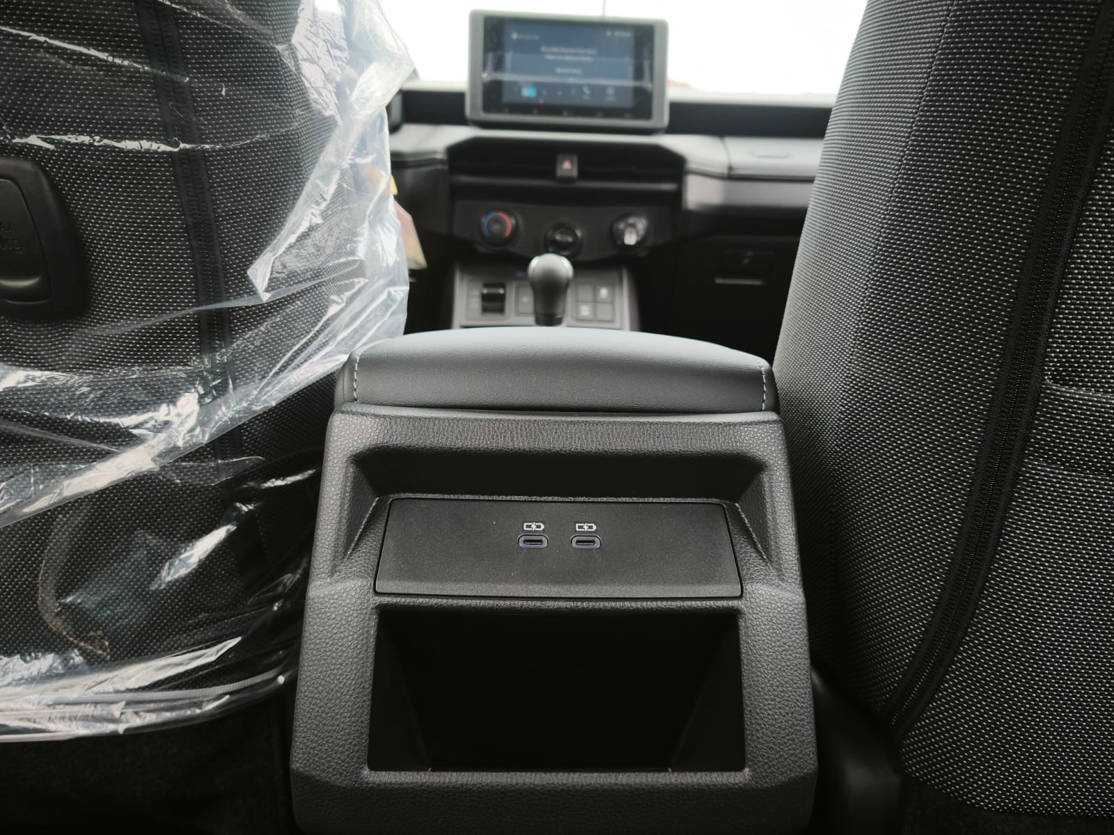 2026 TOYOTA HILUX DOUBLE CAB E 2.8 4WD MT White image 25