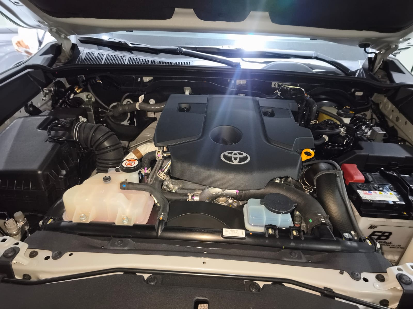 2026 TOYOTA HILUX DOUBLE CAB E 2.8 4WD MT Silver image 38