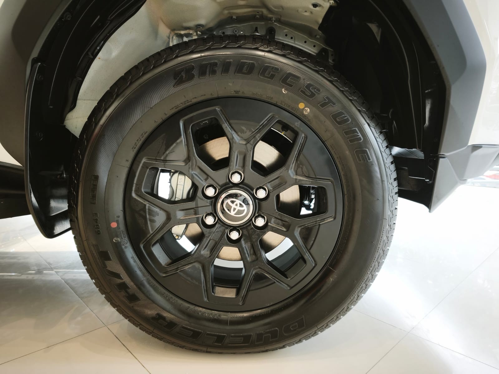 2026 TOYOTA HILUX DOUBLE CAB CONQUEST 2.8 2WD AT White image 11