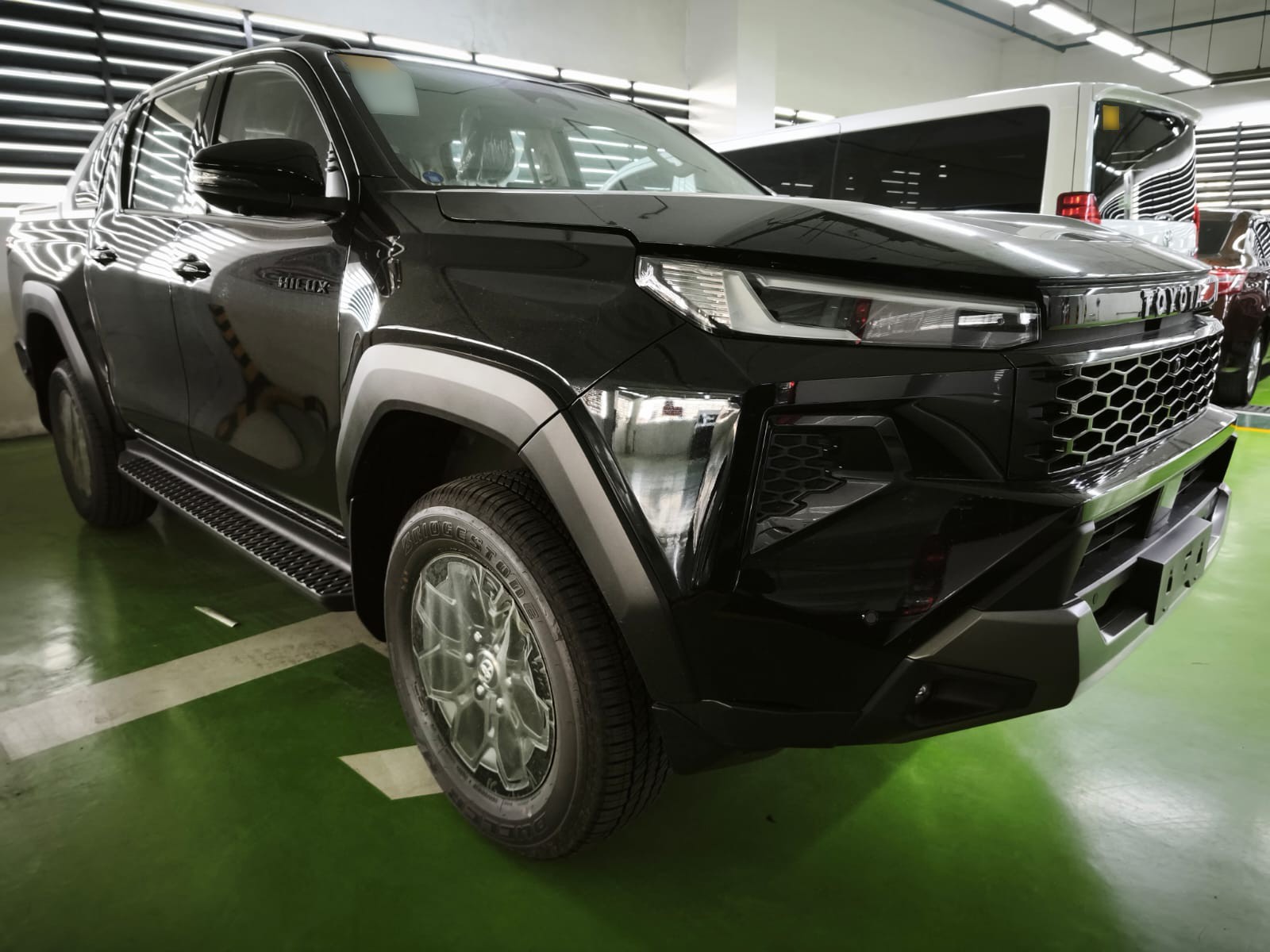 2026 TOYOTA HILUX DOUBLE CAB CONQUEST 2.8 4WD AT Black image 8