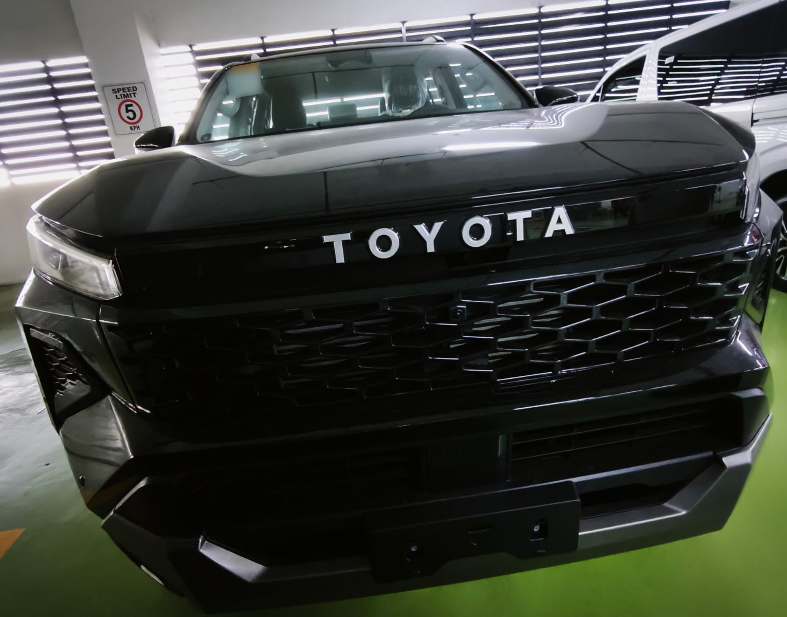 2026 TOYOTA HILUX DOUBLE CAB CONQUEST 2.8 4WD AT Black image 10