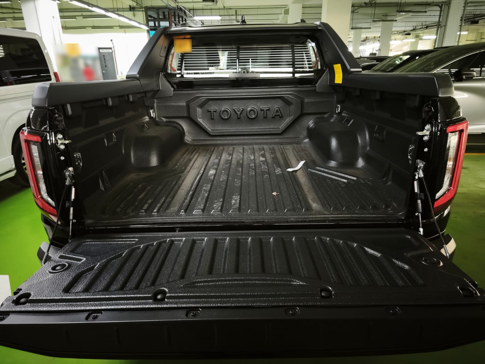 2026 TOYOTA HILUX DOUBLE CAB CONQUEST 2.8 4WD AT Black image 24