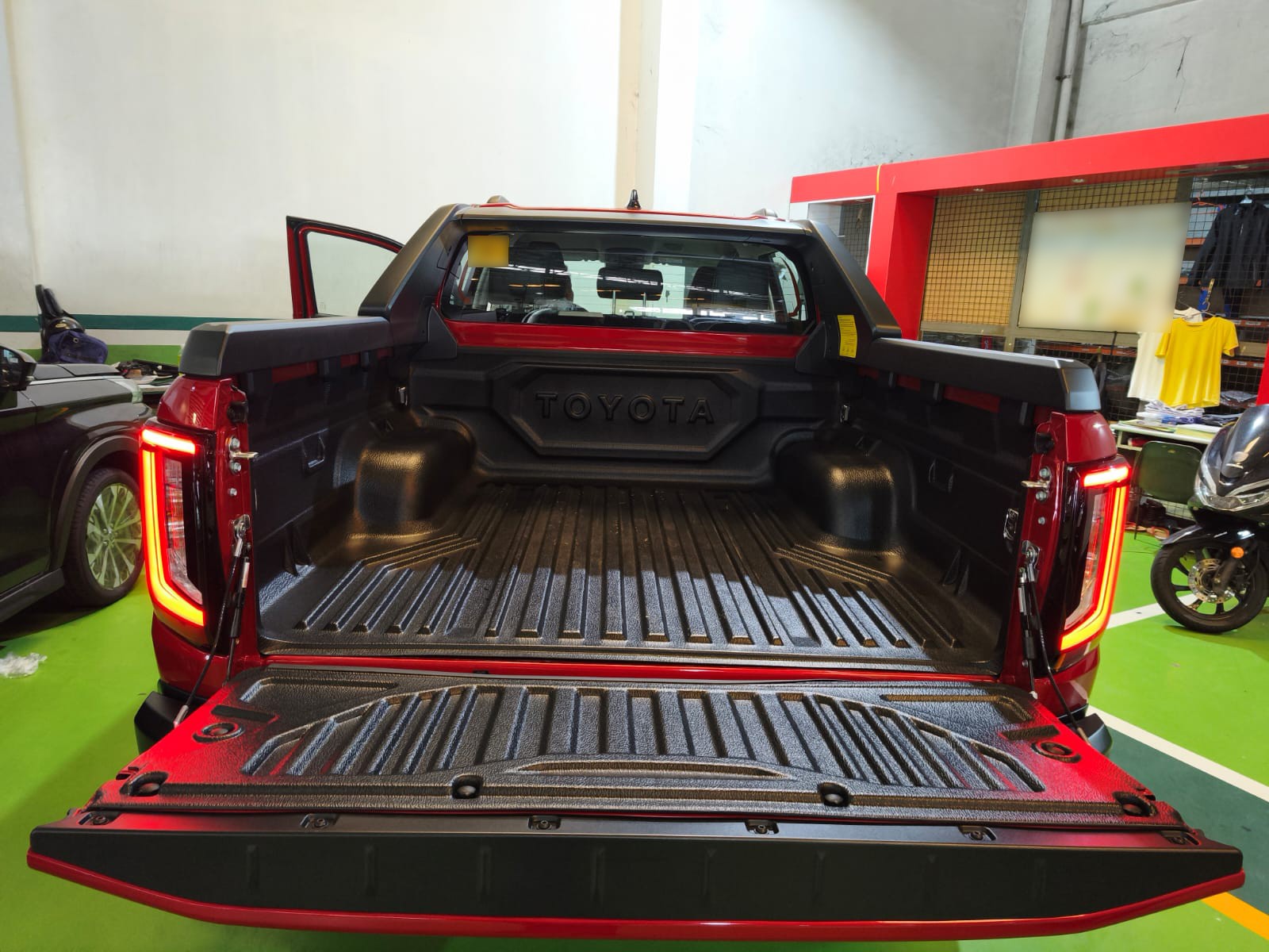 2026 TOYOTA HILUX DOUBLE CAB CONQUEST 2.8 4WD AT Red image 23