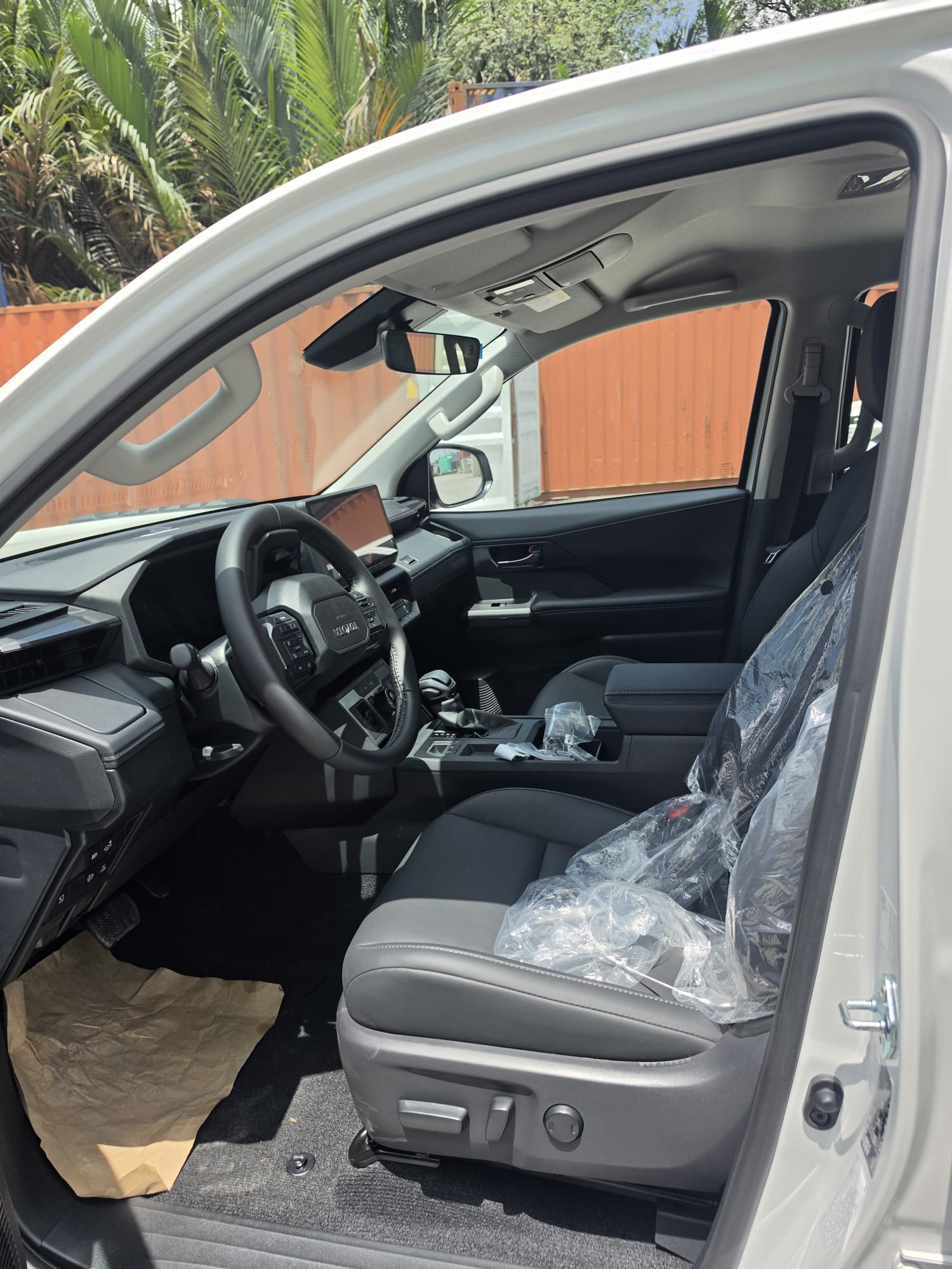 2026 TOYOTA HILUX DOUBLE CAB TRAILHUNTER 2.8 4WD AT White image 14