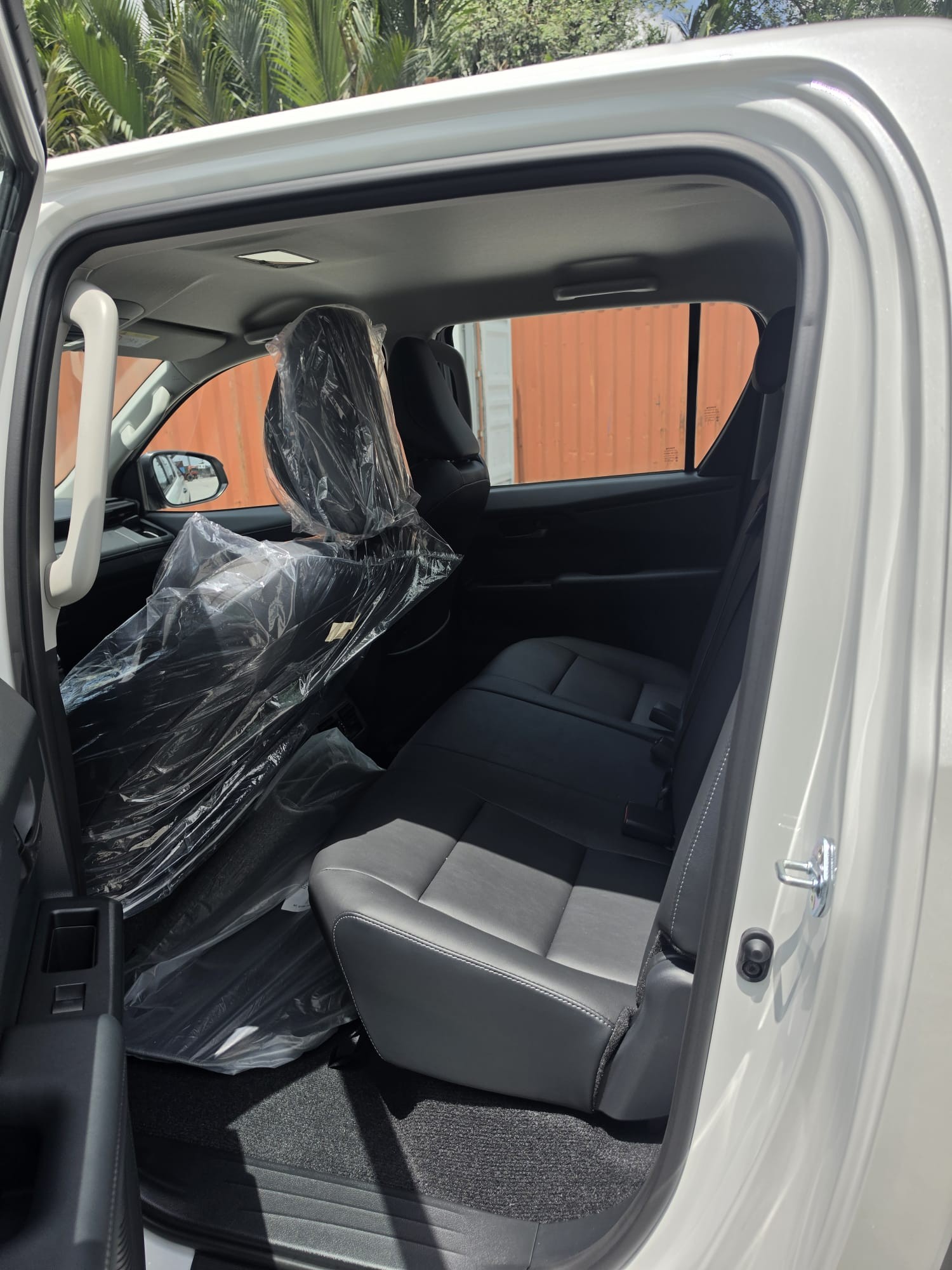 2026 TOYOTA HILUX DOUBLE CAB TRAILHUNTER 2.8 4WD AT White image 16
