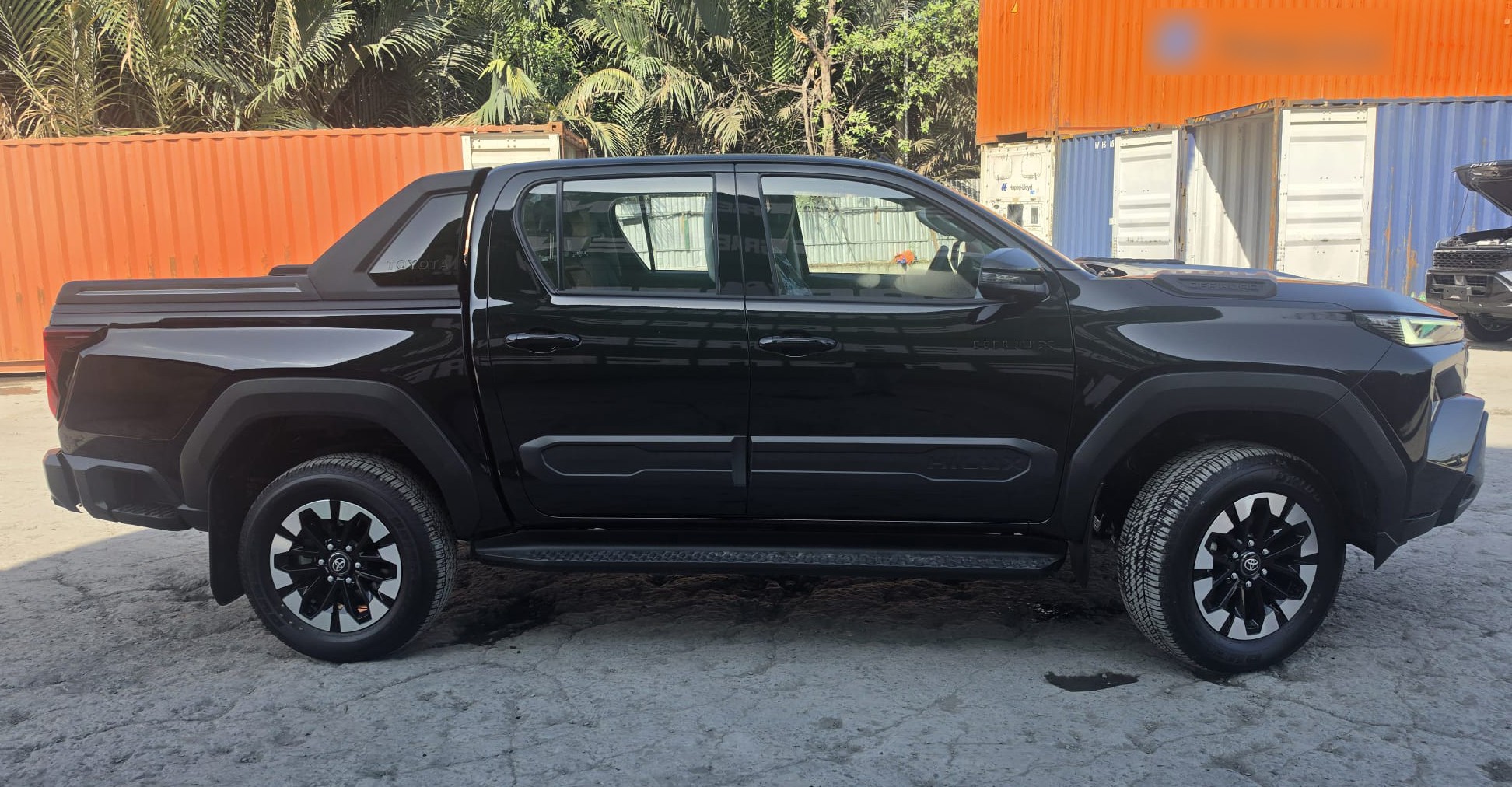 2026 TOYOTA HILUX DOUBLE CAB TRAILHUNTER 2.8 4WD AT Black image 6